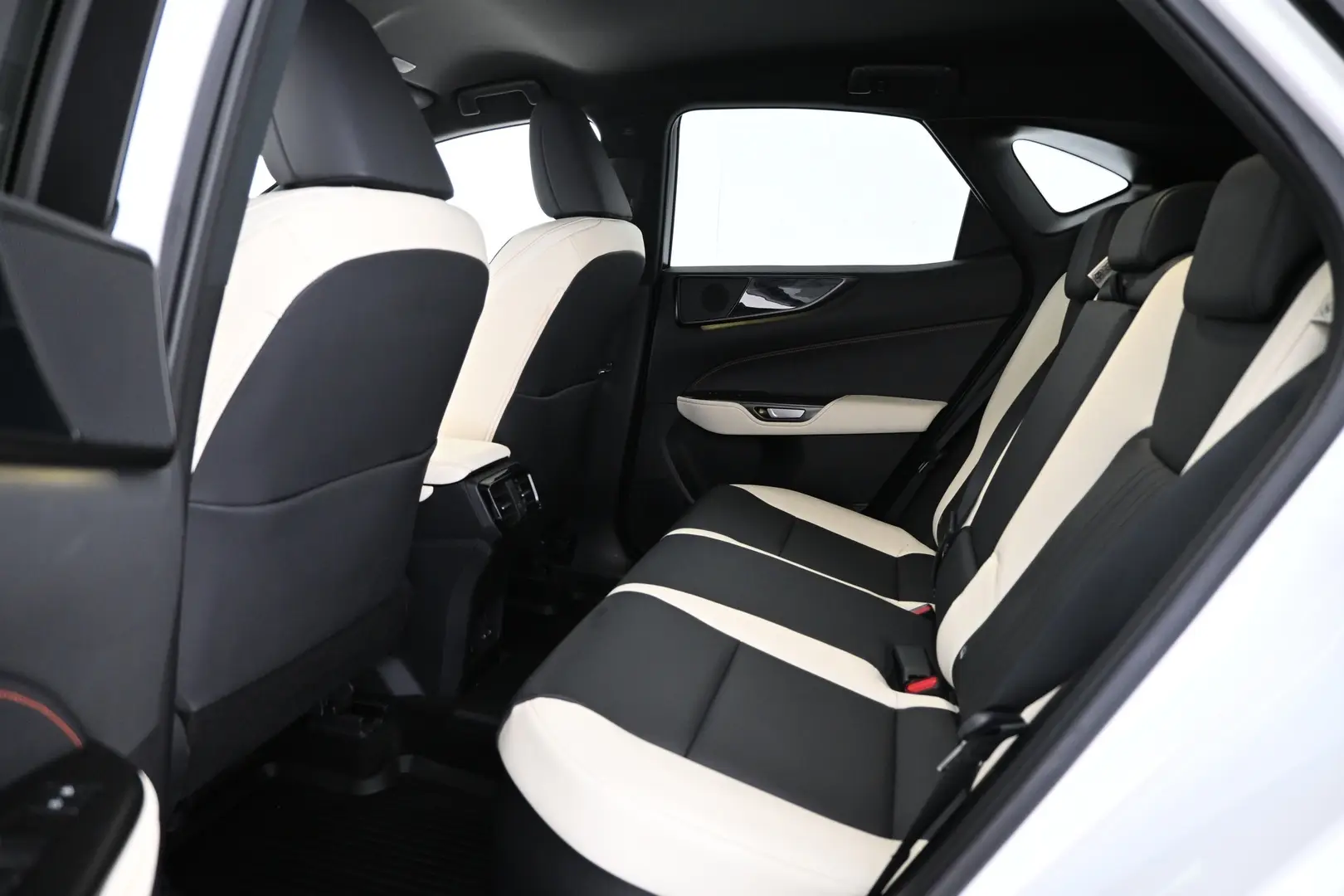 Car Image - 3dTeYeFuJuU6Z2q7yT8CzK