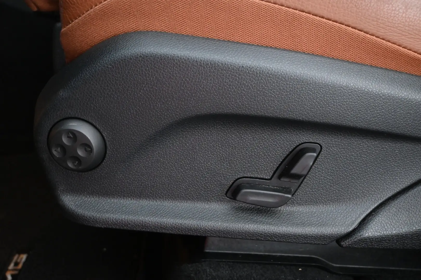 Car Image - 15qFAWRyxXLzpQmrZDQzUO