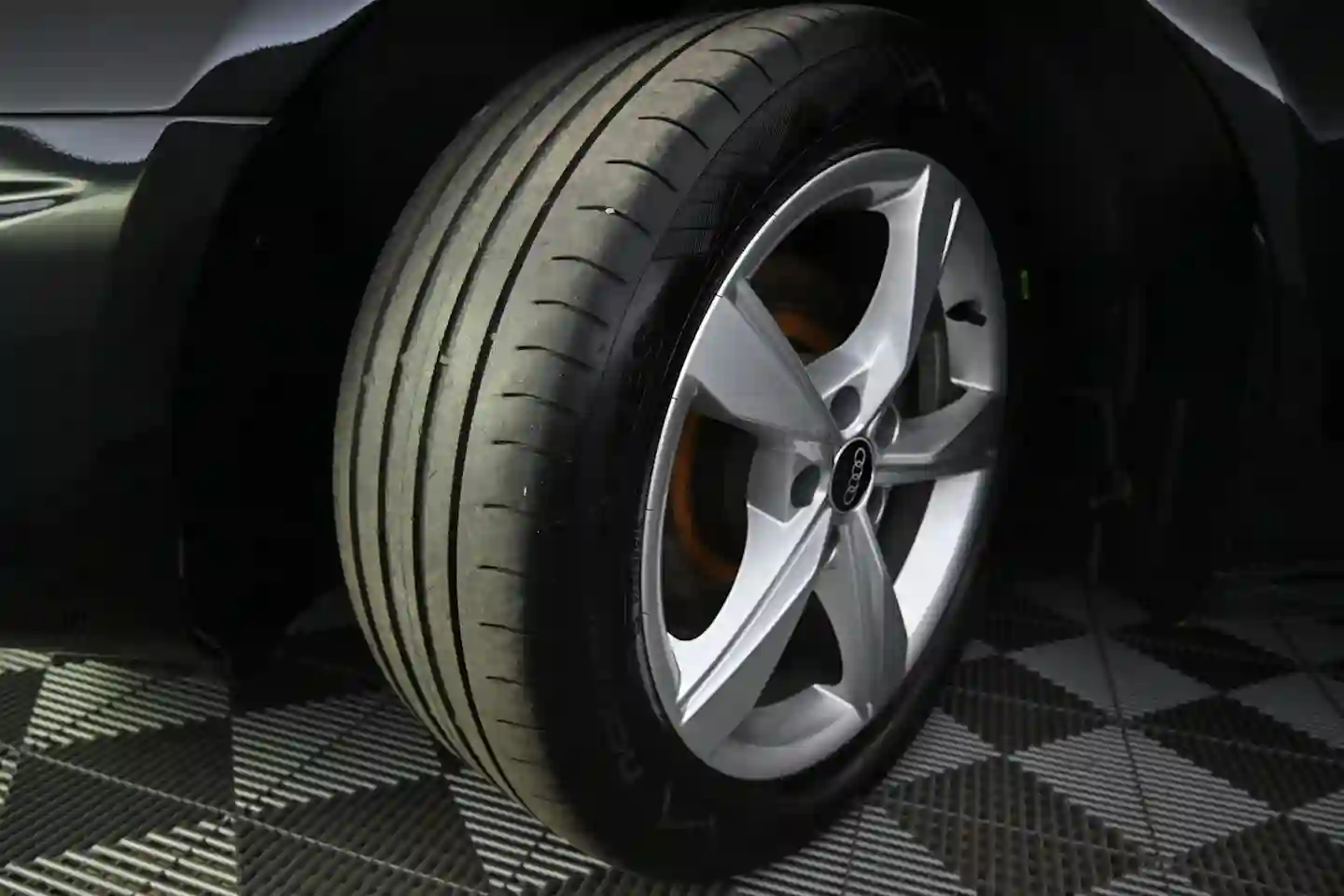 Car Image - 5pocurbbGsm6bKBR0kmsOE
