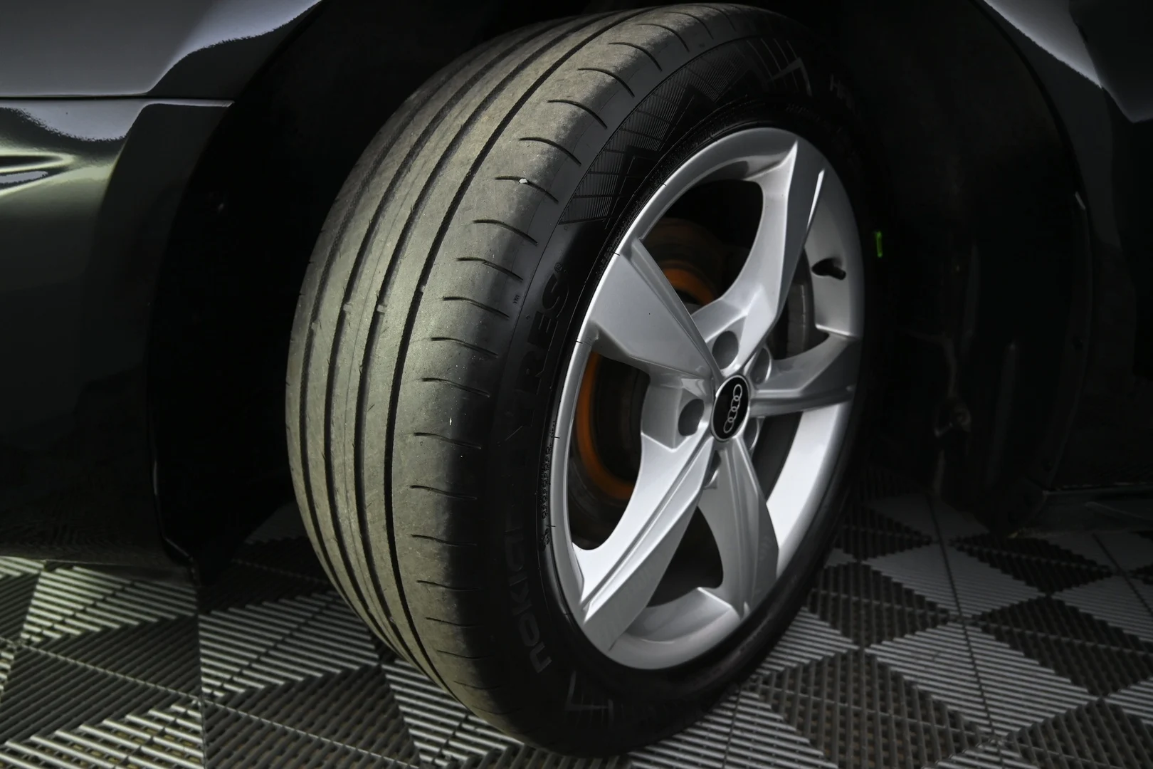 Car Image - 5pocurbbGsm6bKBR0kmsOE