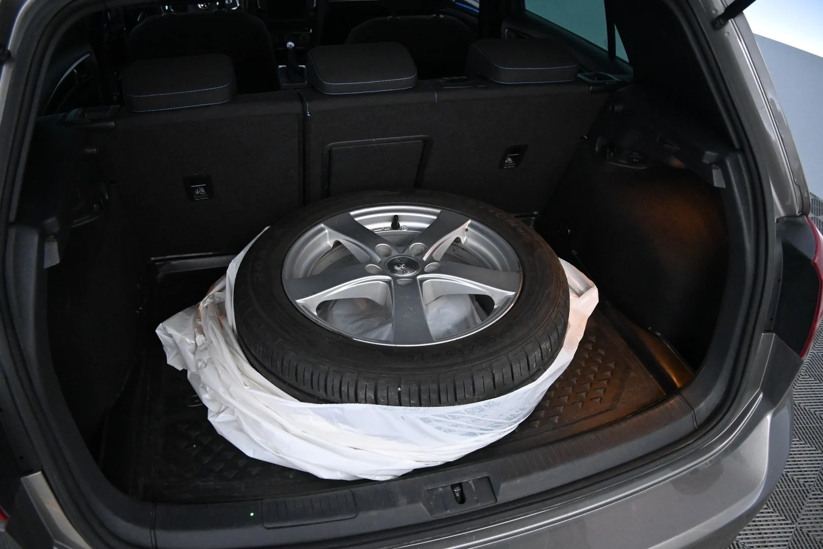 Car Image - 3qFSzPUPSxeSyRX1noyrBG