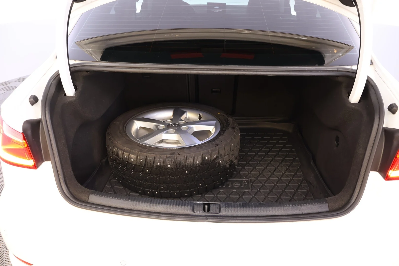 Car Image - 5trsGdEHIjB2QAB2UK1VcL