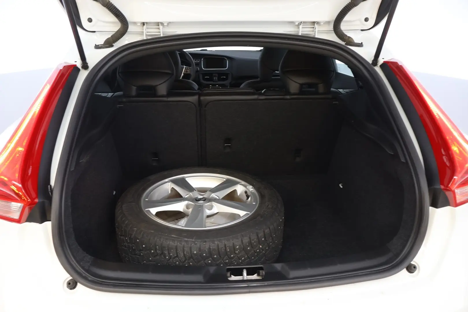 Car Image - 79n14p3lk8RLihF8ZpXuCA