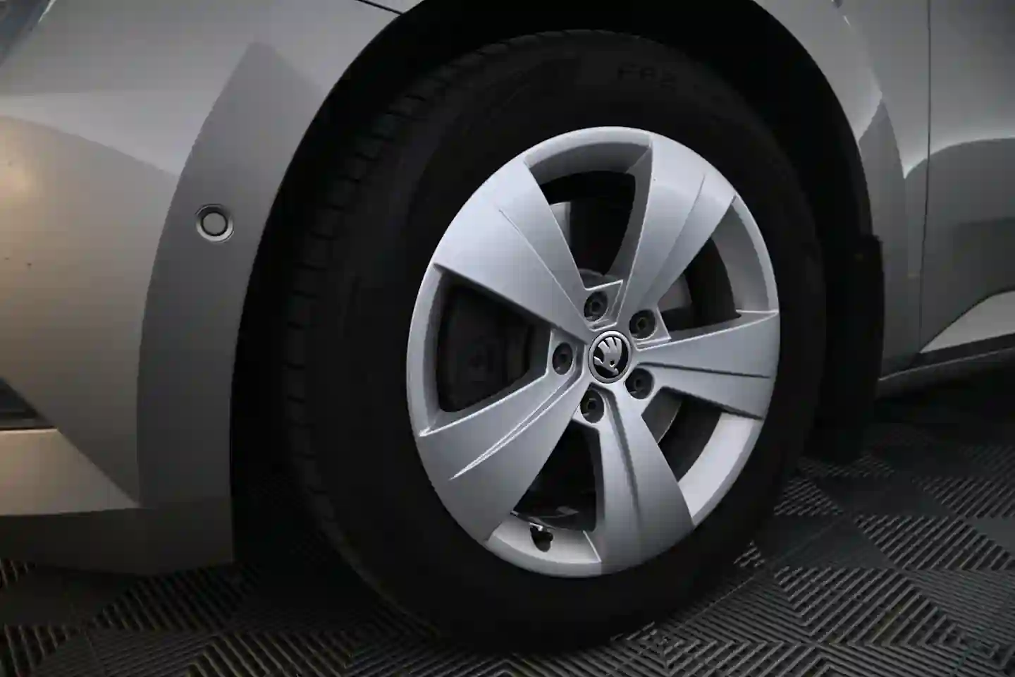 Car Image - 3rhcXen9Avu80hIdzkTKyM