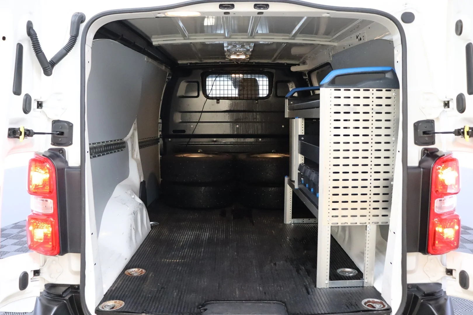 Car Image - 5U22fuOinJJvJ3gYC2J7kK