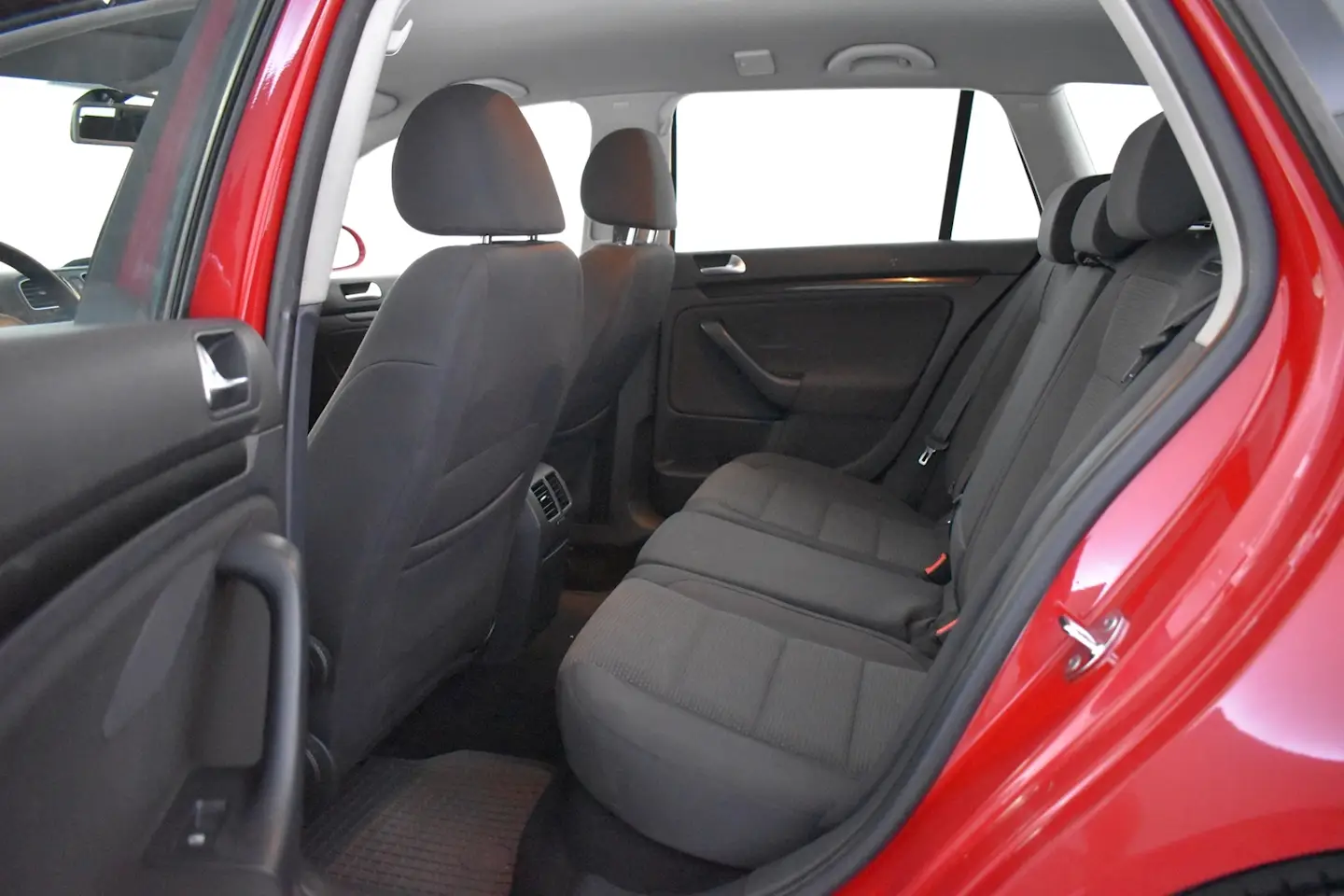 Car Image - 5M6FamZ0mP2iJkxN7WBYEb