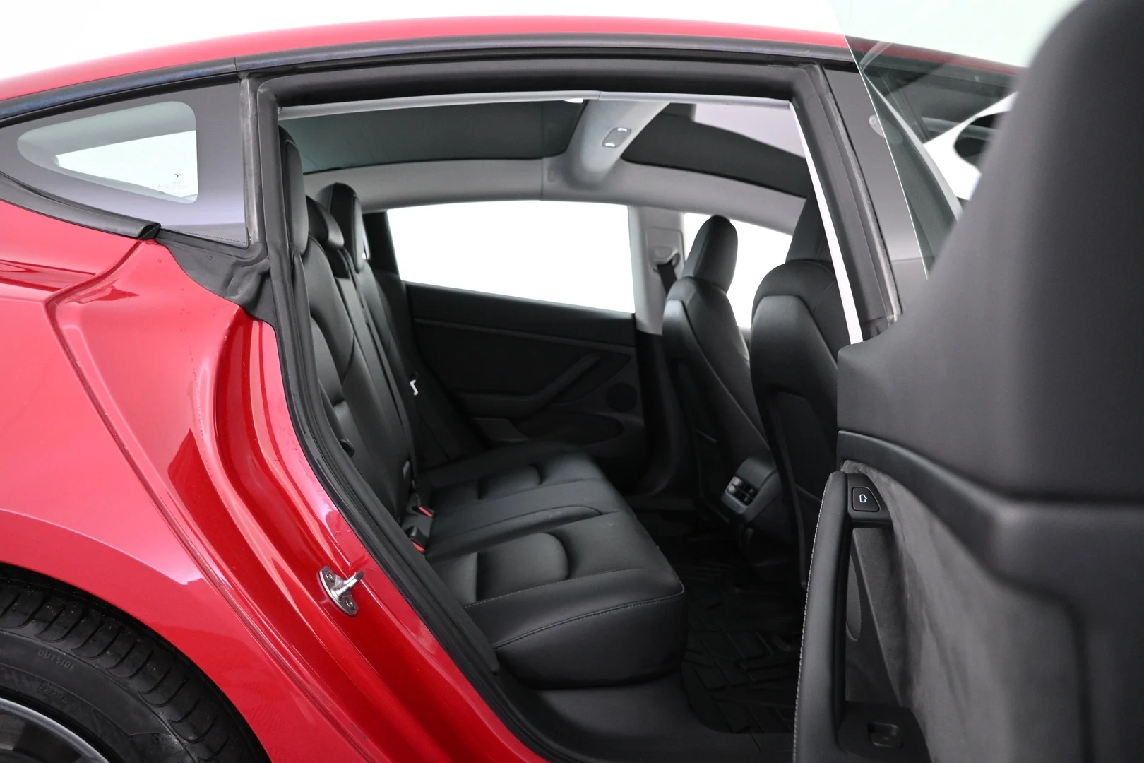 Car Image - 2c3A2yztsy4cCuXi5v33r8