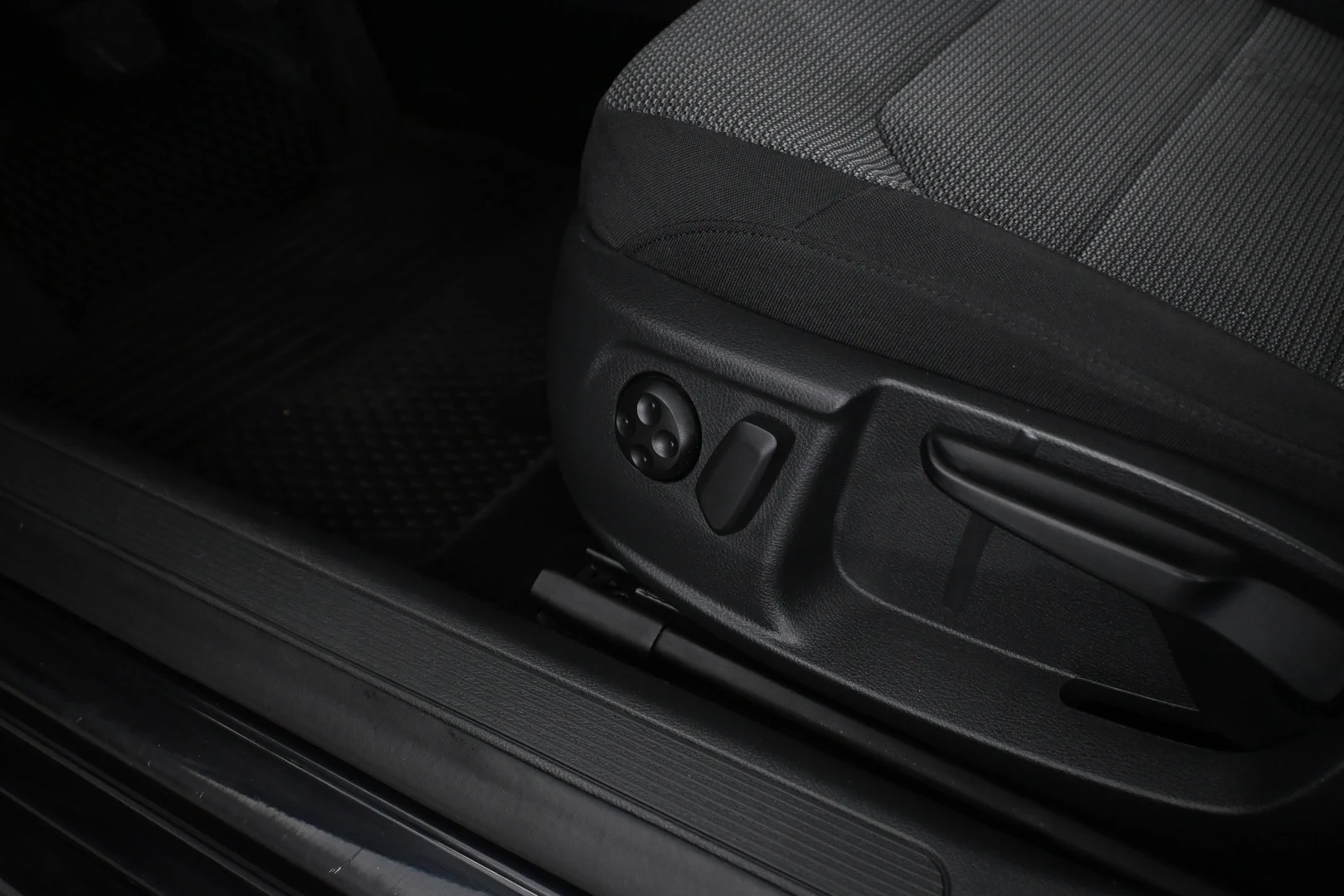 Car Image - 4ADE0O1Ah8KZHZ8MbdGVoC