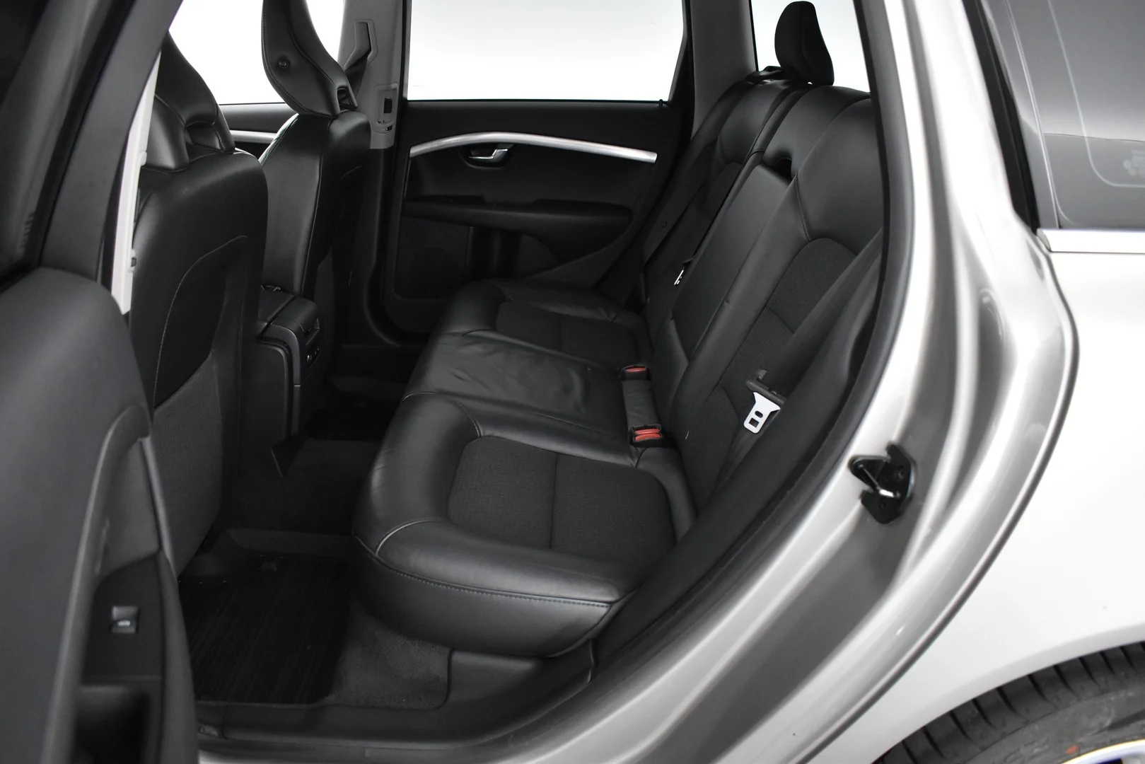 Car Image - 2sR272otCuyXL44WyFzHKk