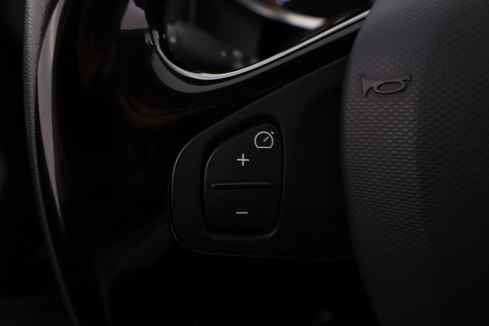 Car Image - 1KbG6rAYnoddXTHEFgBUAQ