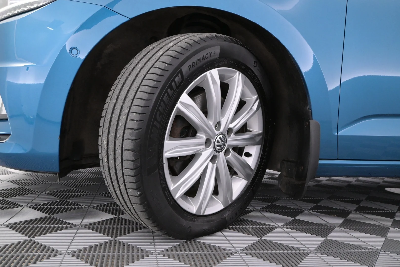 Car Image - 6faGwAkuTQ6lRWi4n9ZjqE