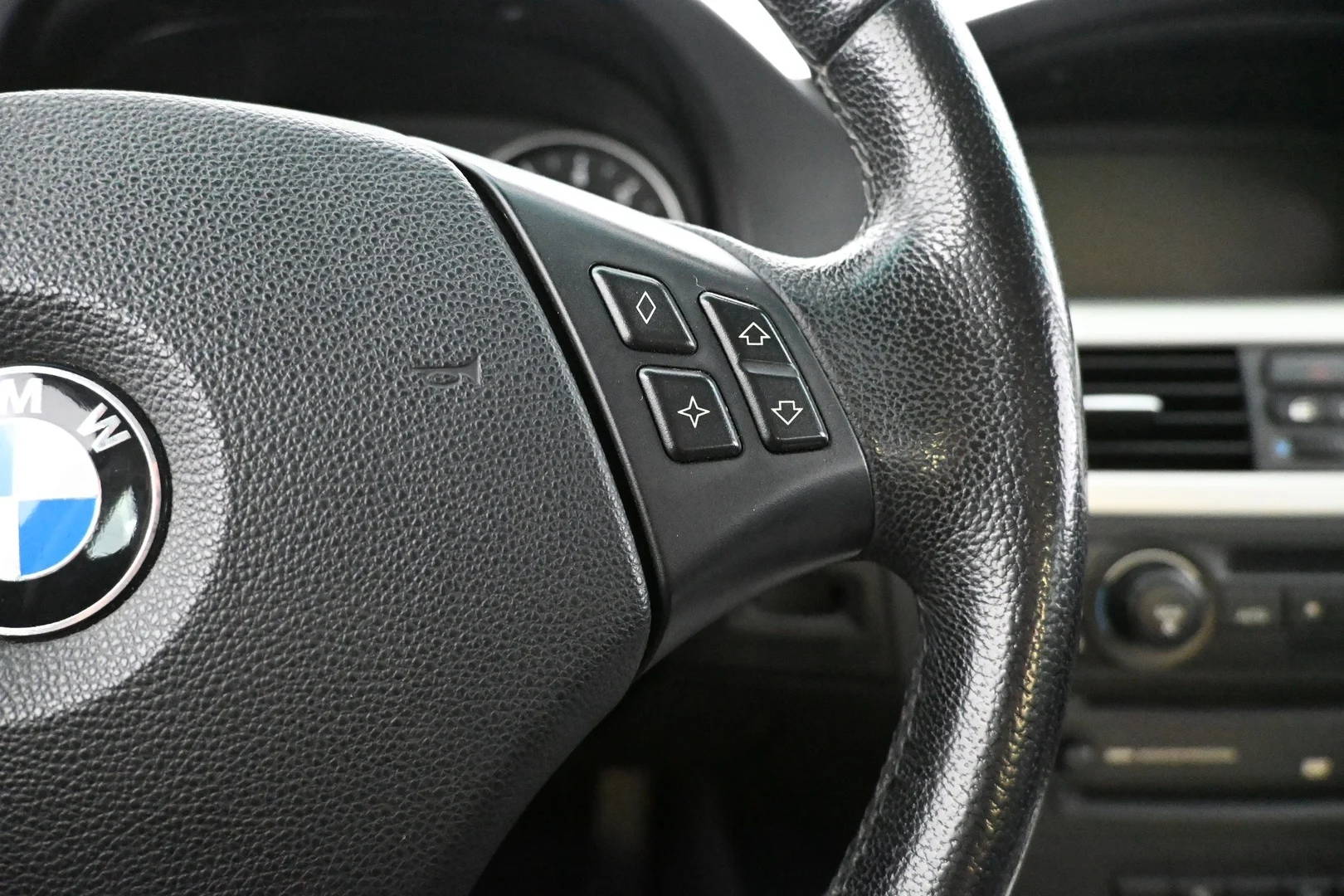 Car Image - 6GdwbLqHN8RdgXXlZhnTJN