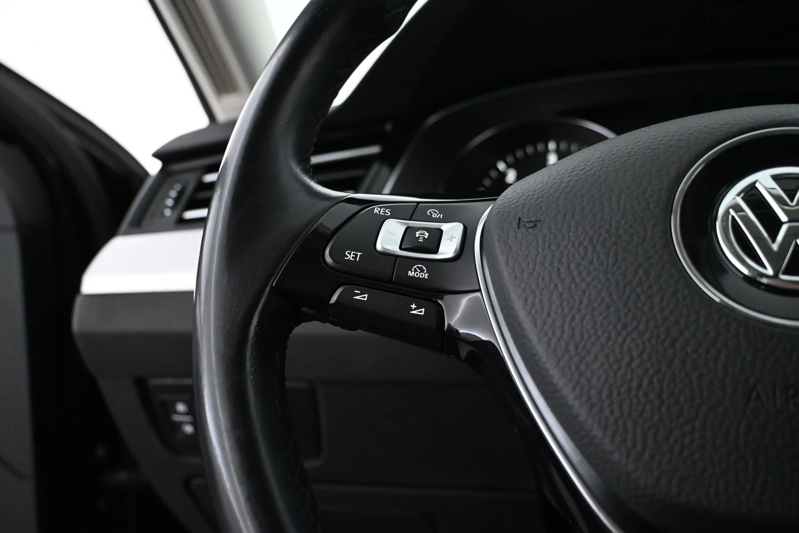 Car Image - 544Fyd8LEkIzxKFrnV8Z8q