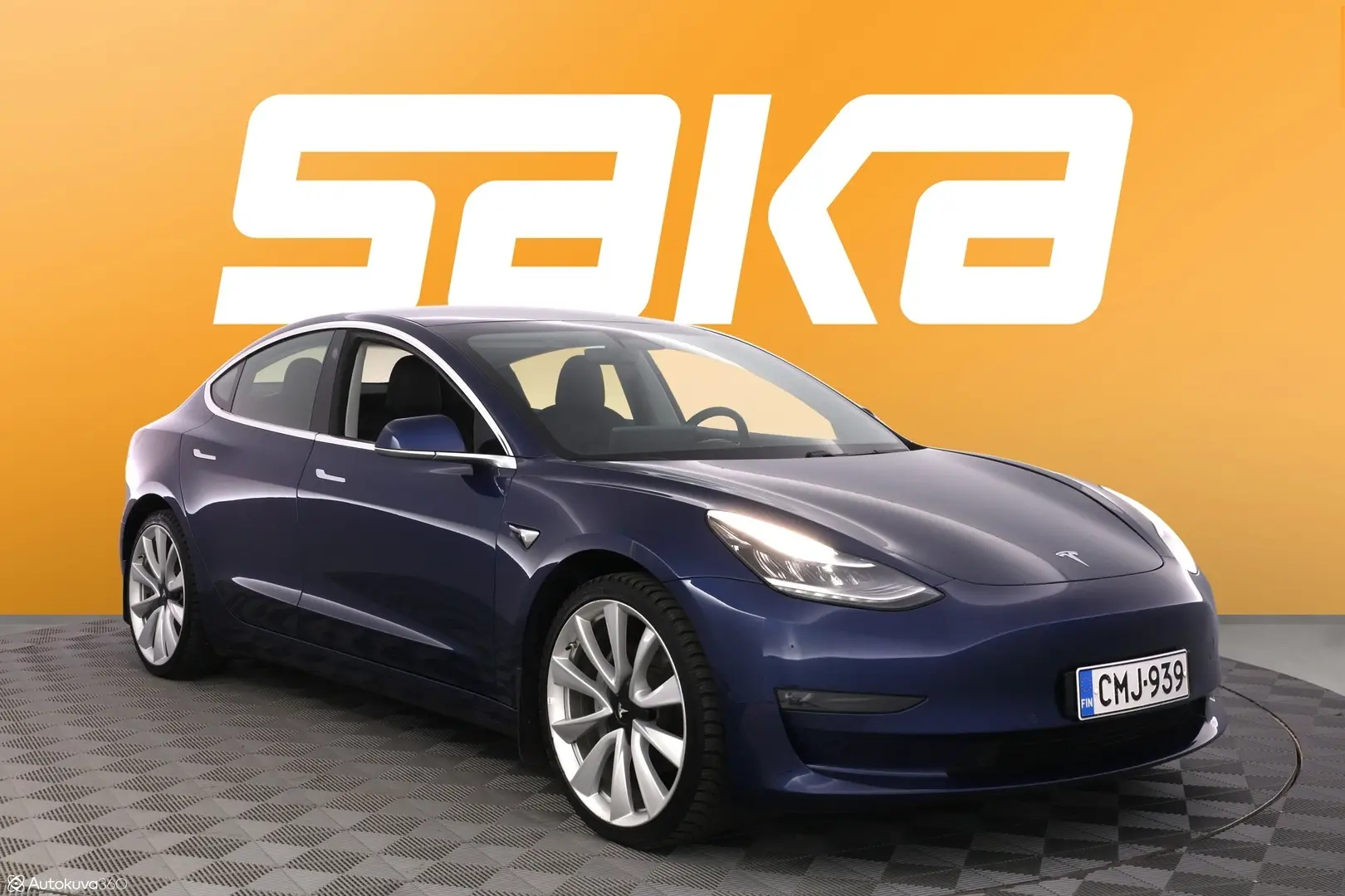 Car Image - 26B0eR7Xux1d9FNwlGEPmd