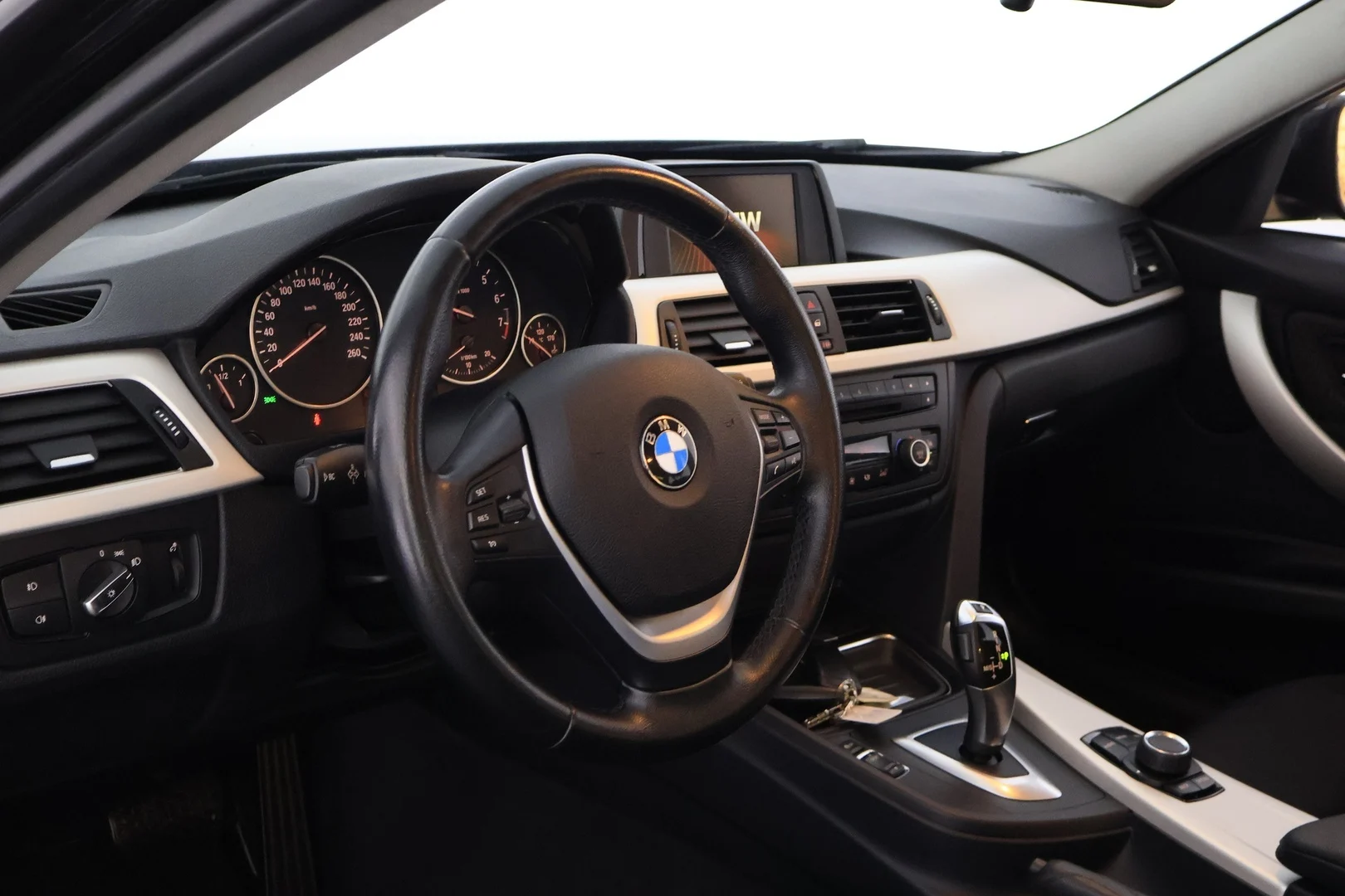 Car Image - 1WgR3psaTJGDMxXJaMqDlf
