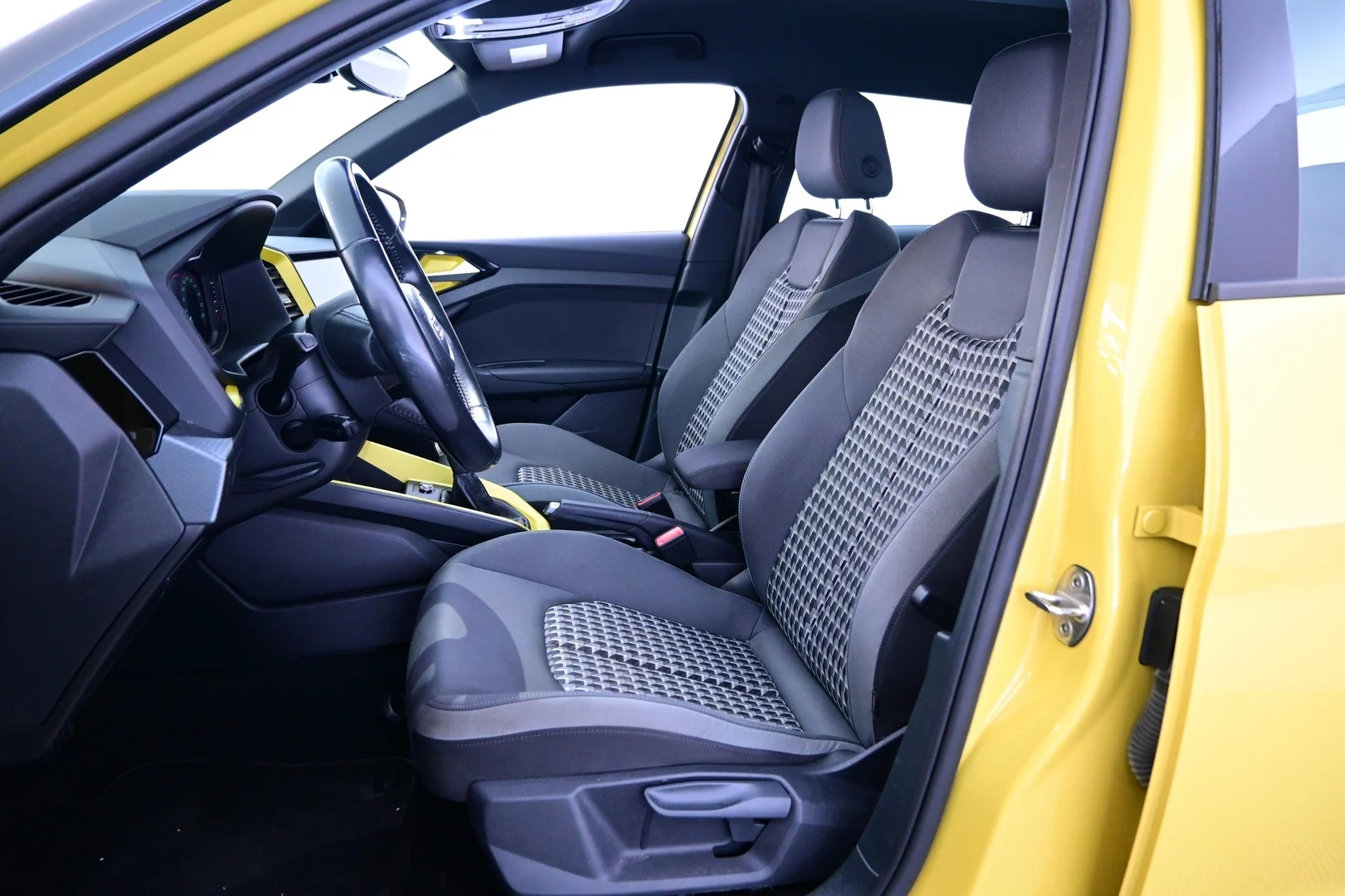 Car Image - 51eB5mtOgWJ9s4g7MCMm66