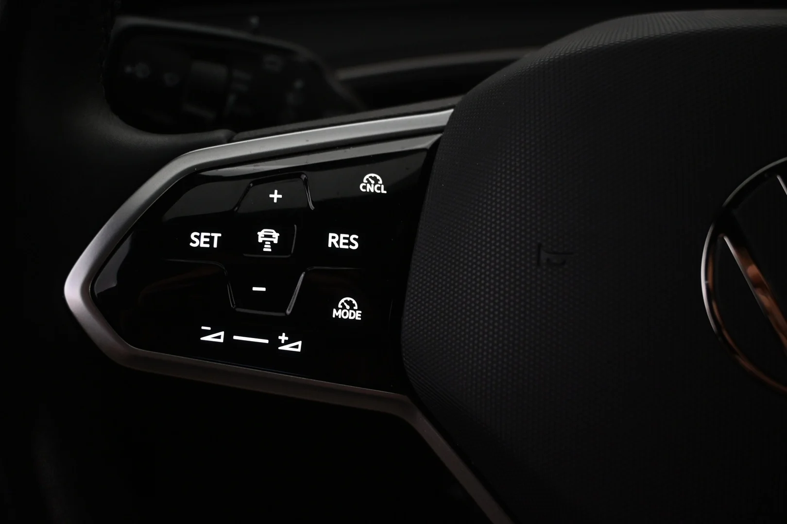 Car Image - 7BB527Esvl5SSDItlEv5ct
