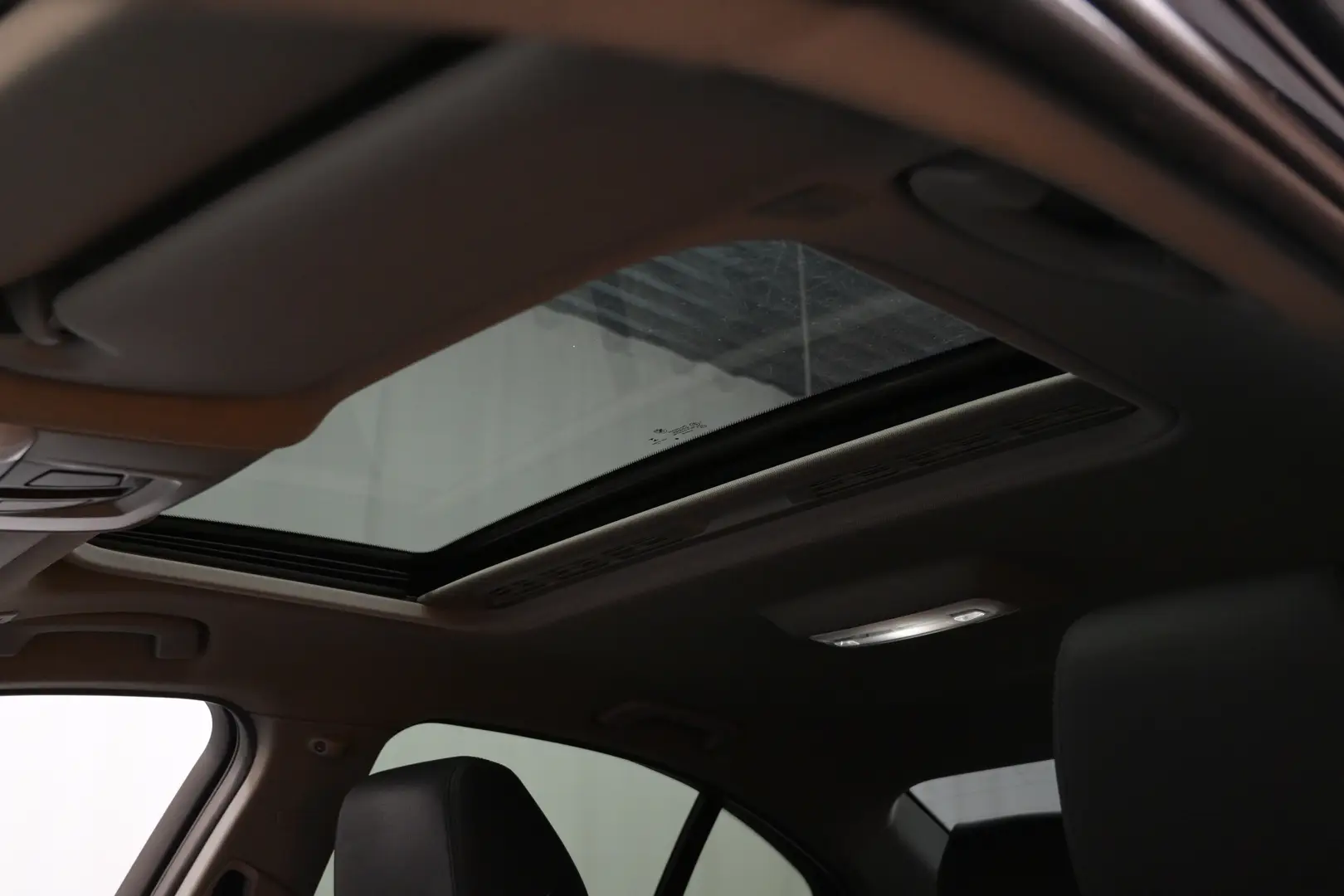 Car Image - kDEnVpyw4hkcPtCGKSsIn