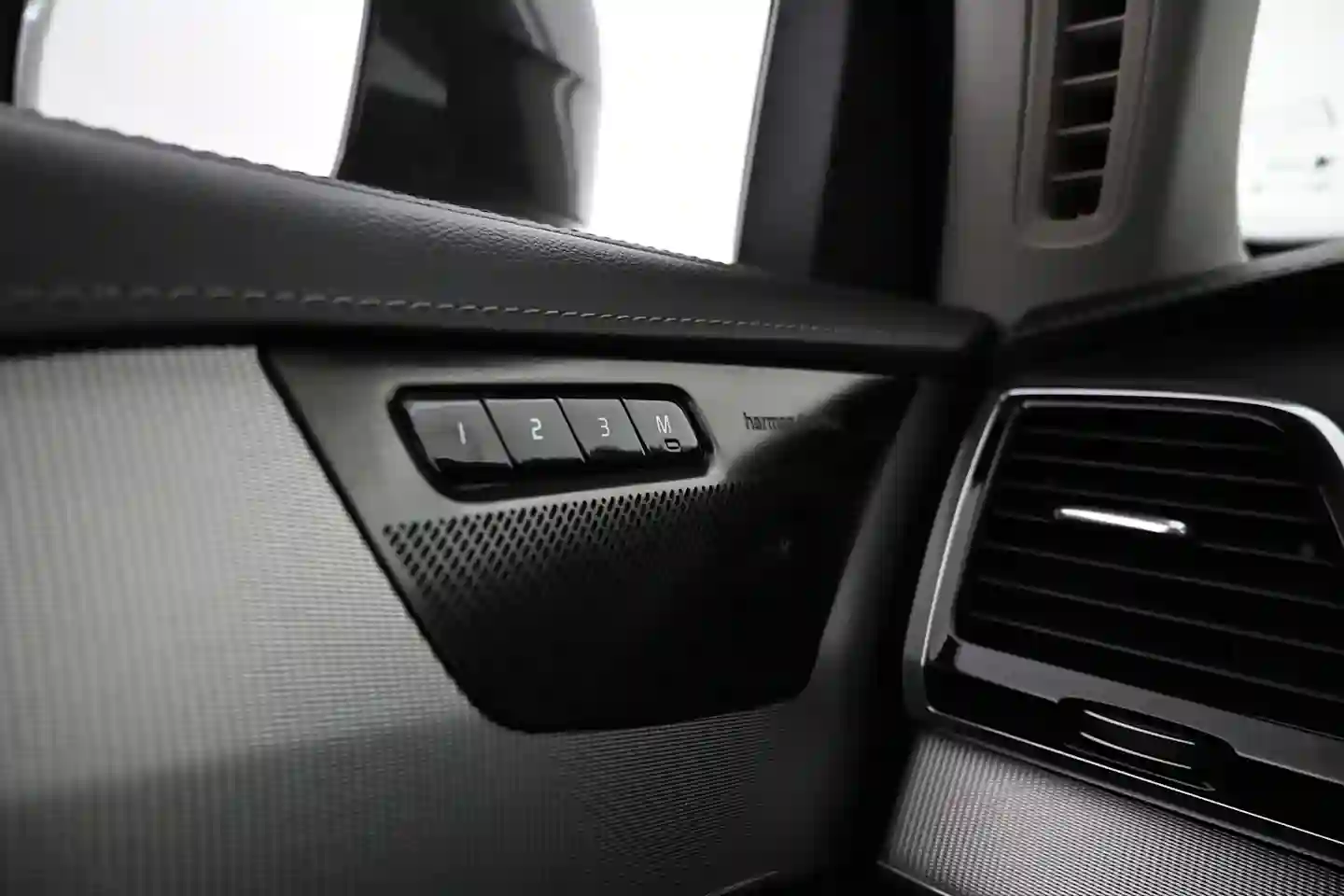 Car Image - 5xJdtLViyZMnSACuOc9XE2