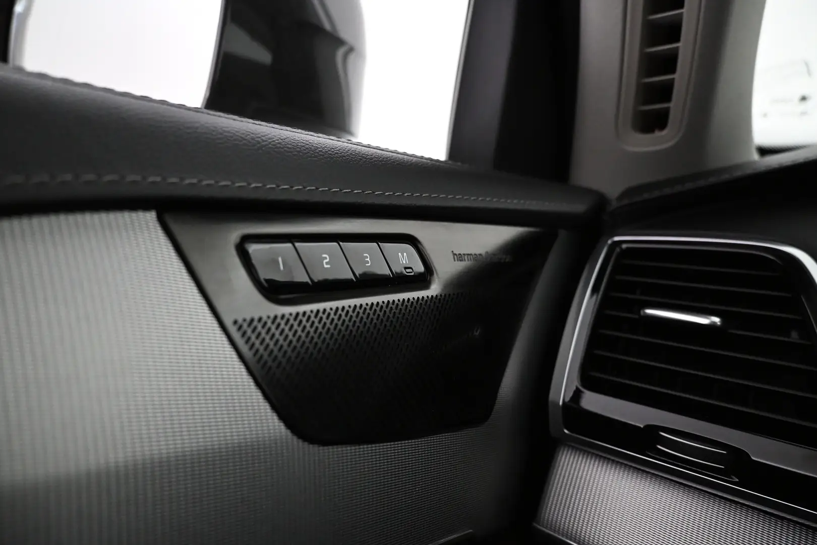 Car Image - 5xJdtLViyZMnSACuOc9XE2