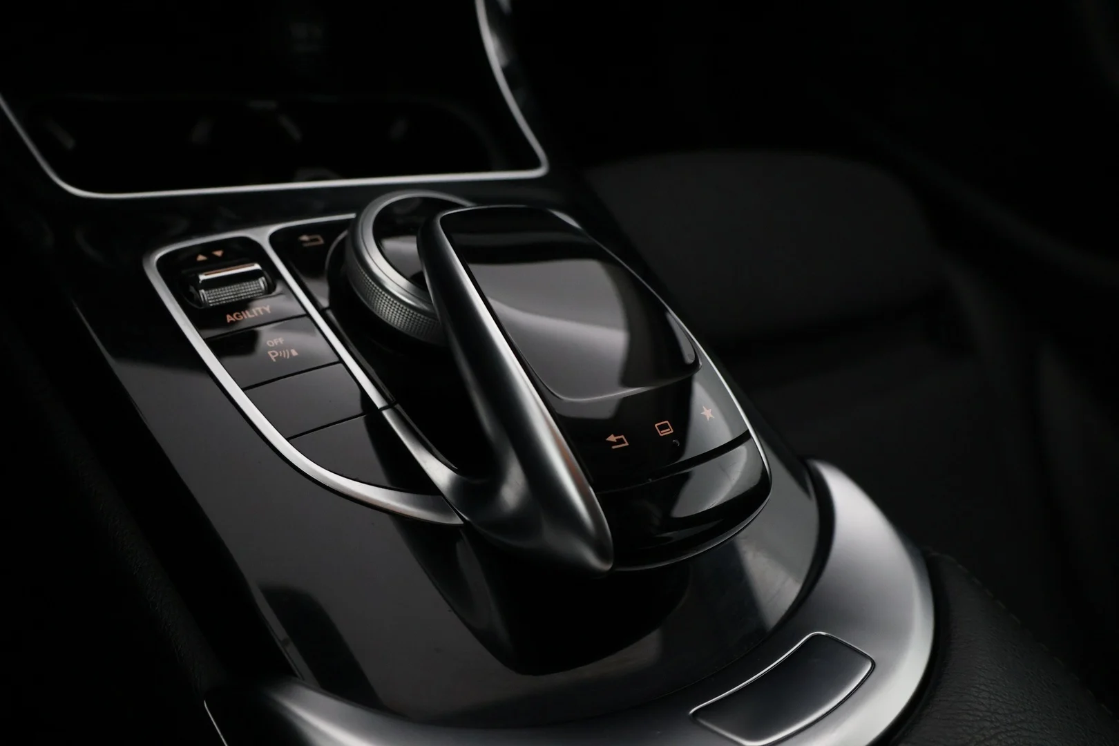 Car Image - 6MqDV8LtZUMXzDIhZ5xsEl