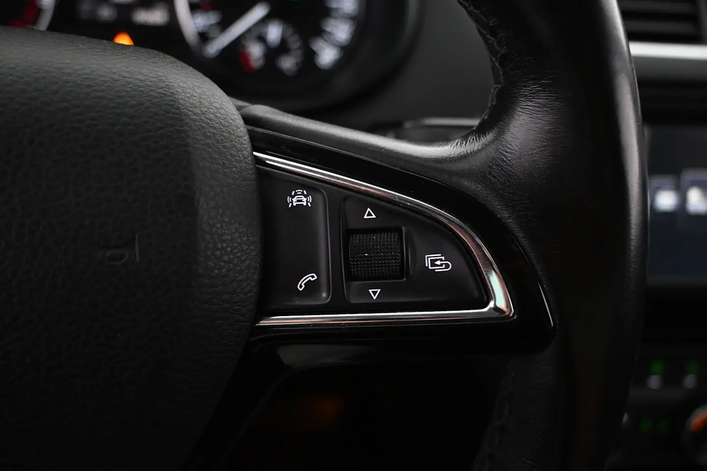 Car Image - 592UTpUE5tDpIW7m4zsieB
