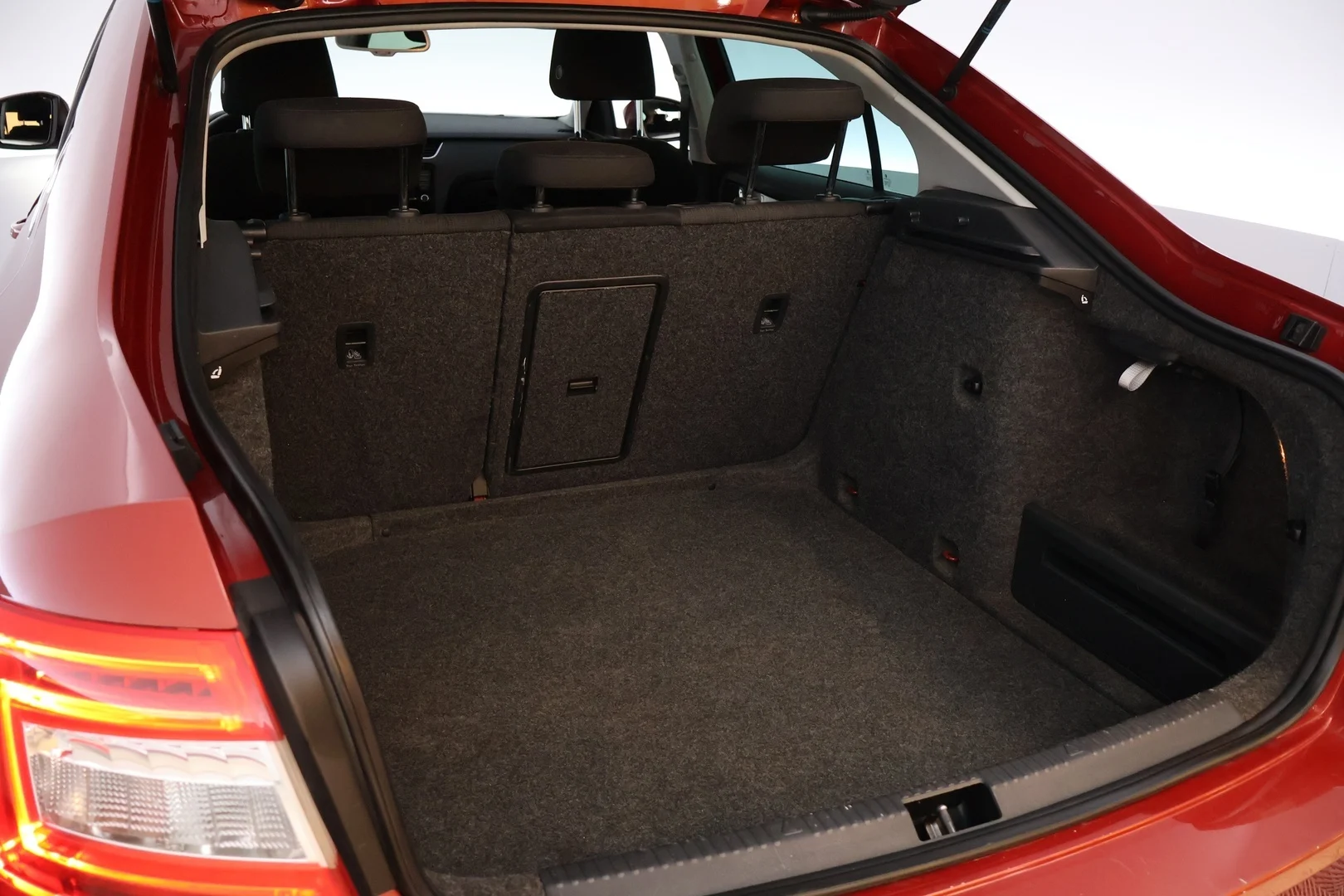 Car Image - f6SNOiyBoAk4qZKX2TGPc