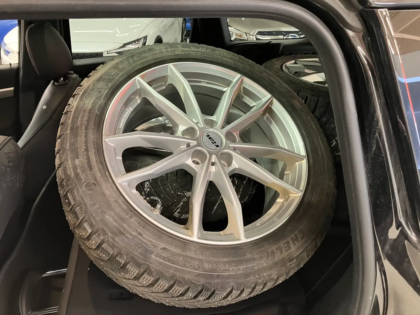 Car Image - 41PQO6PTS0g5j8Rm2U3eot