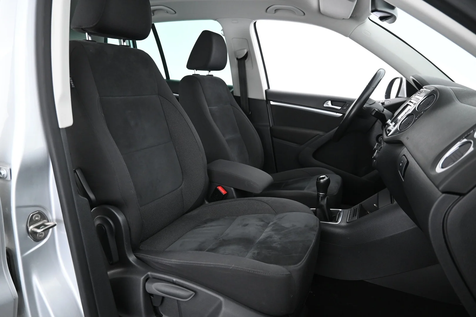 Car Image - JBIwQaRBCRzaSCGouq8tU