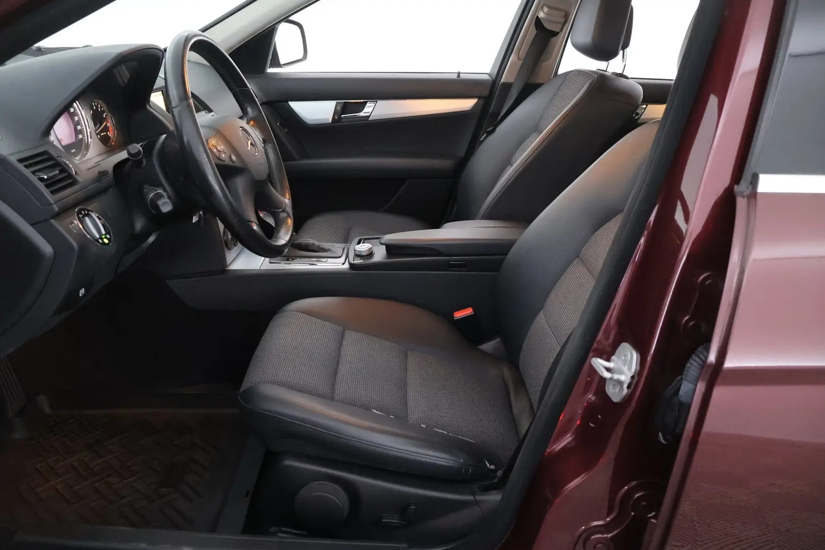 Car Image - 2NsojyfKSTP8H4wWNxiNEP