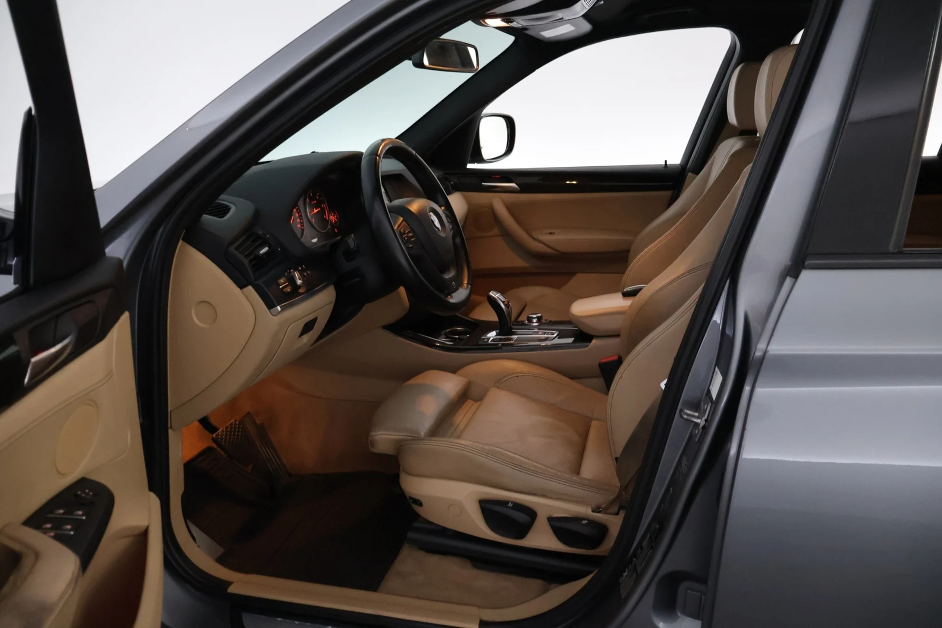 Car Image - 3dQp2xOTdCfOHHJikslRm1