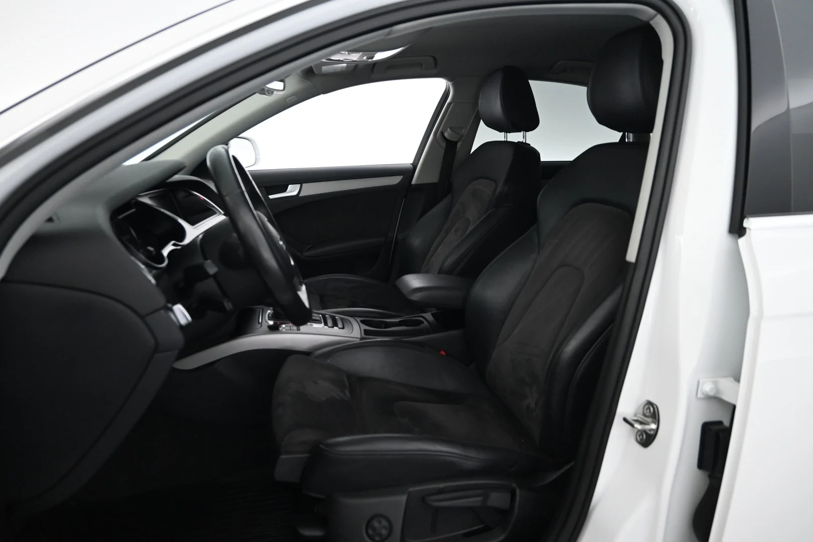 Car Image - 2Mq2t5eMUVchLxQ04ONmv3