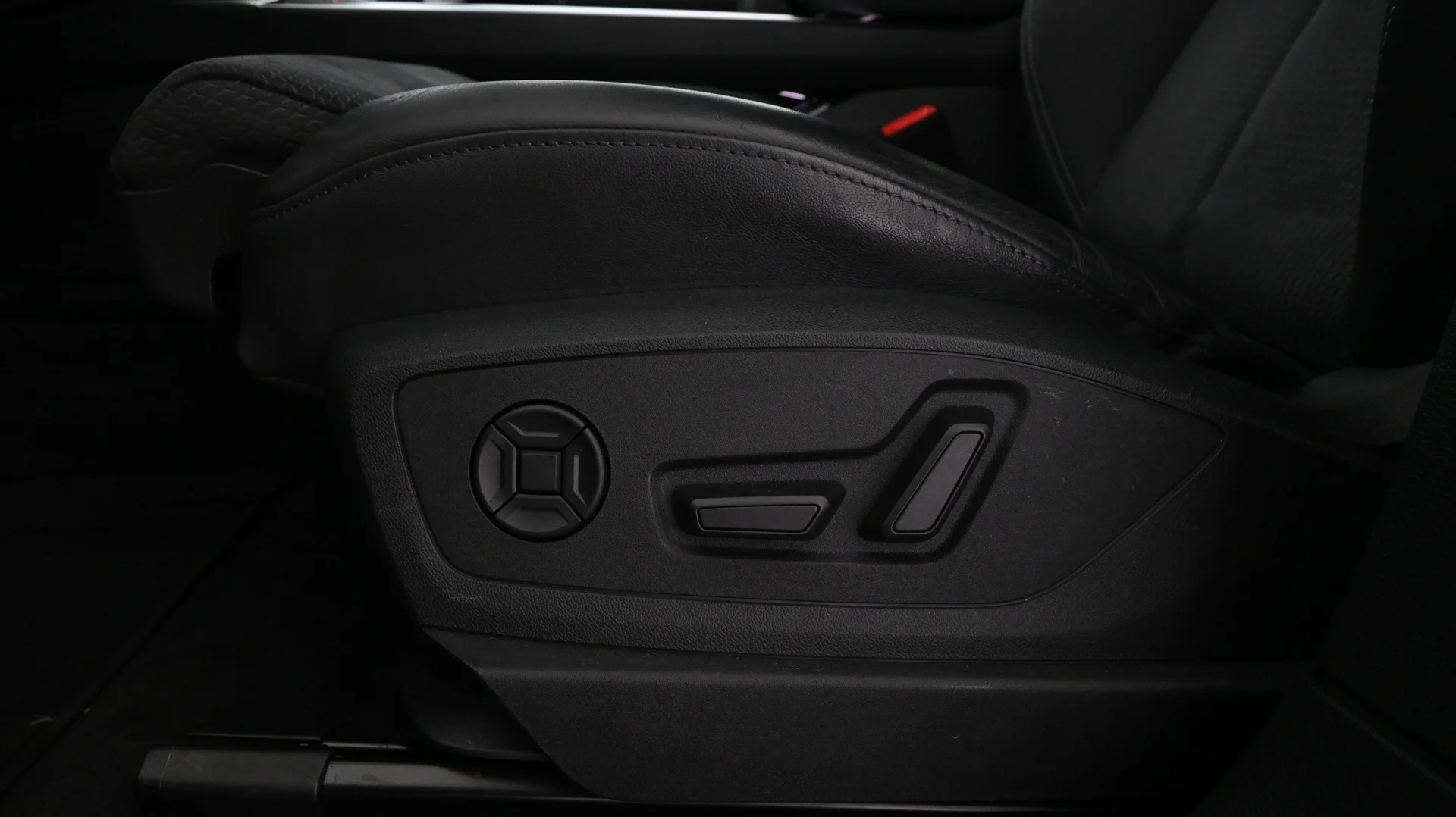 Car Image - 2Ji56n4gU5OsKzdobDPTuK
