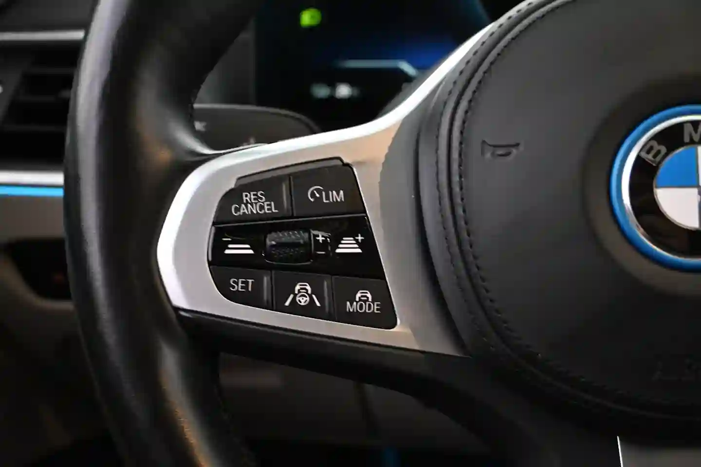 Car Image - 6ogC5hVQumoMwiS9TngnxF