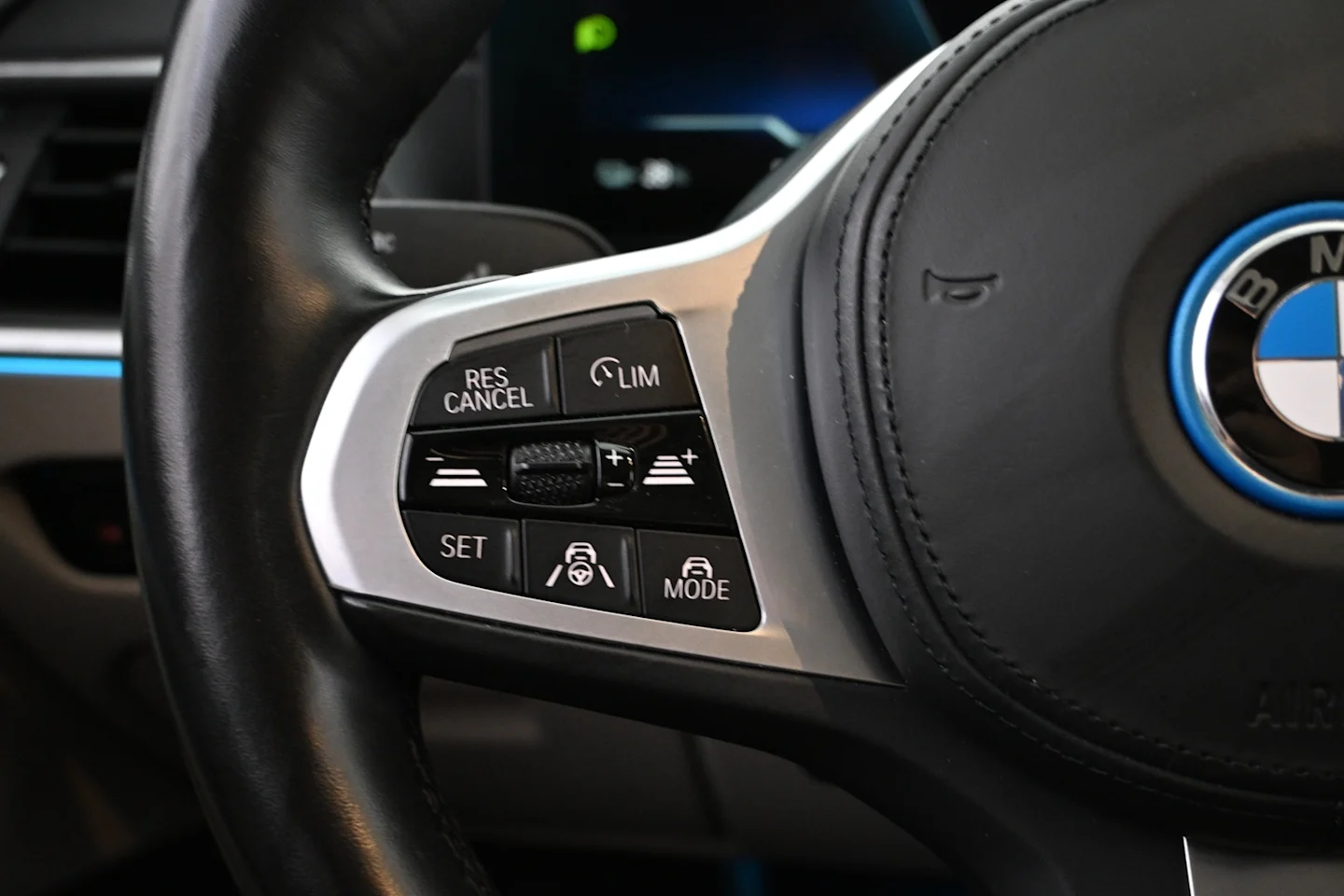 Car Image - 6ogC5hVQumoMwiS9TngnxF