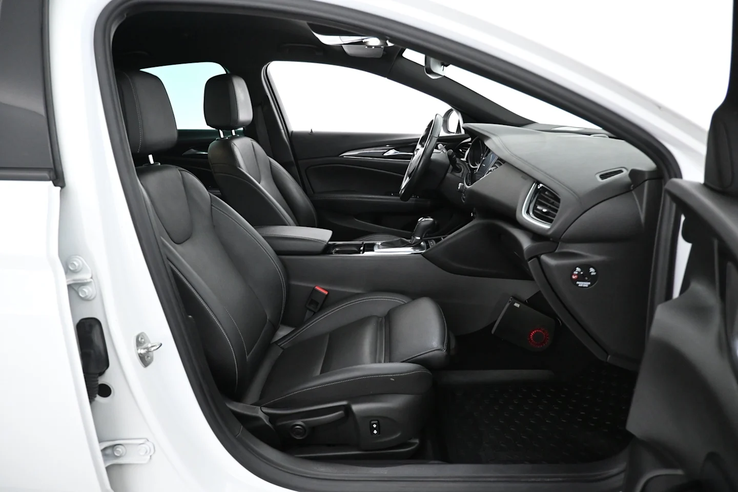 Car Image - 6dk0MuAzFNFlMV9CZBypjh