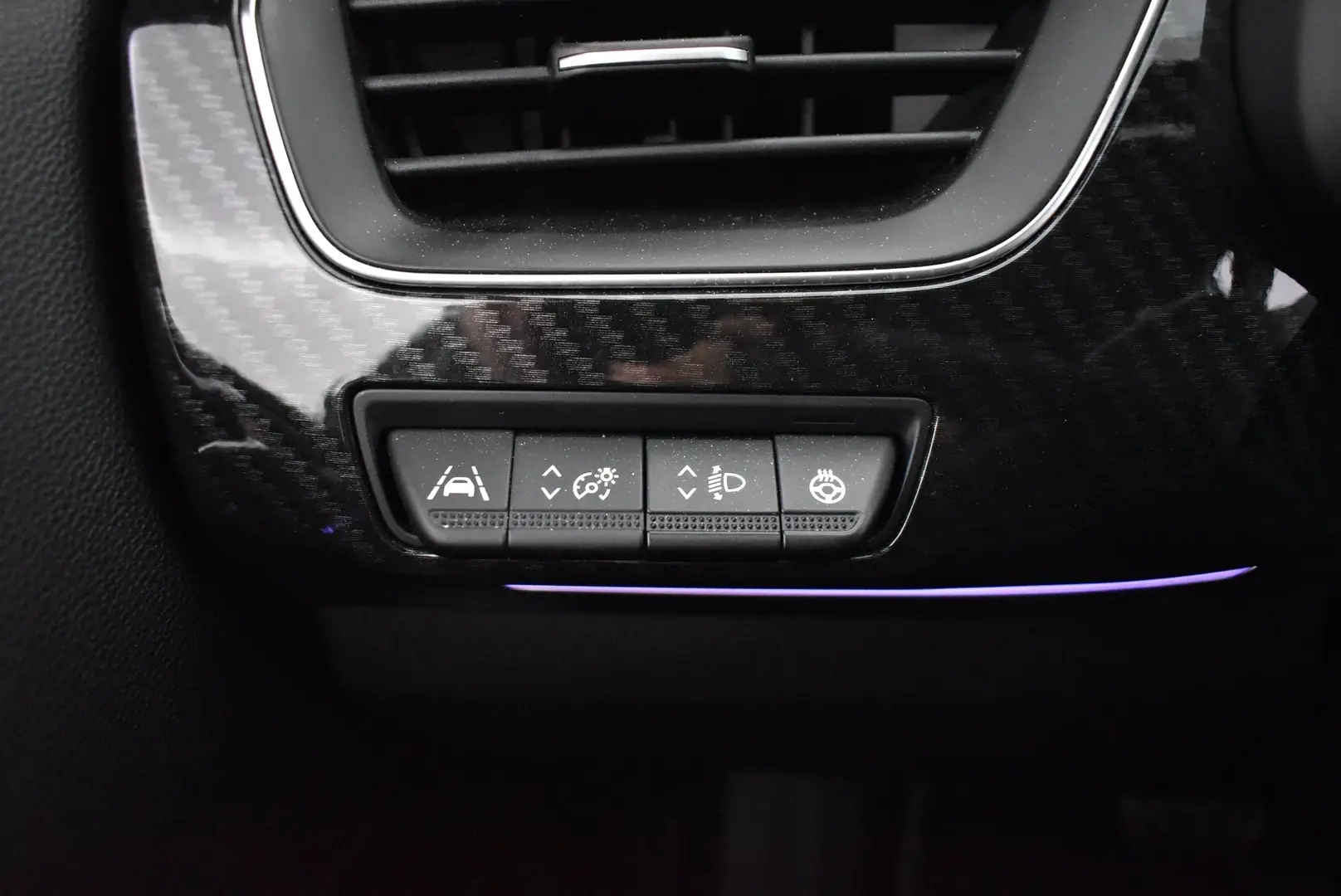 Car Image - 4E2Yx29YA9EcljVcLwJVe5