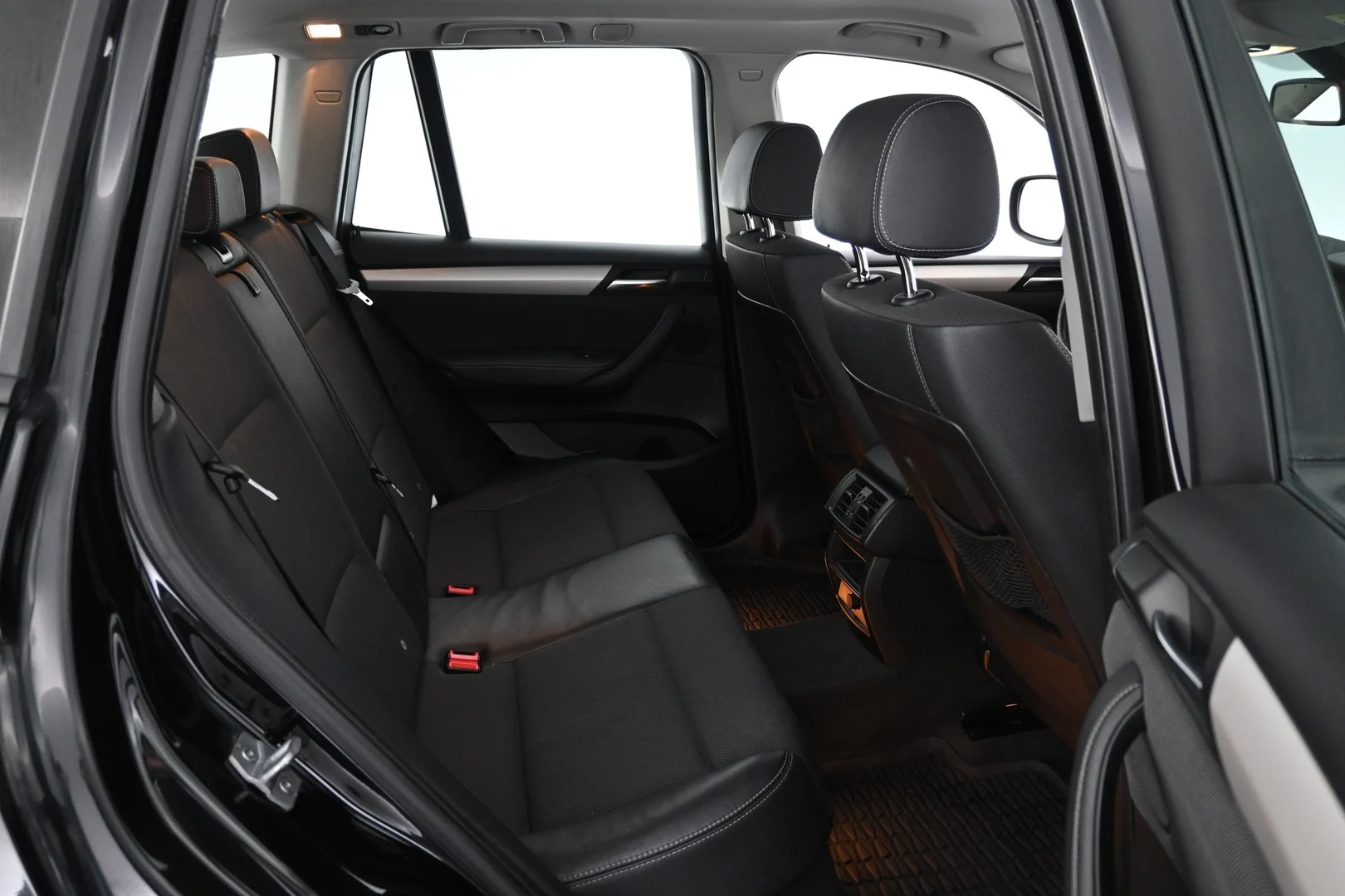 Car Image - 10bAIL8Ms3m7em7NHcRpCt