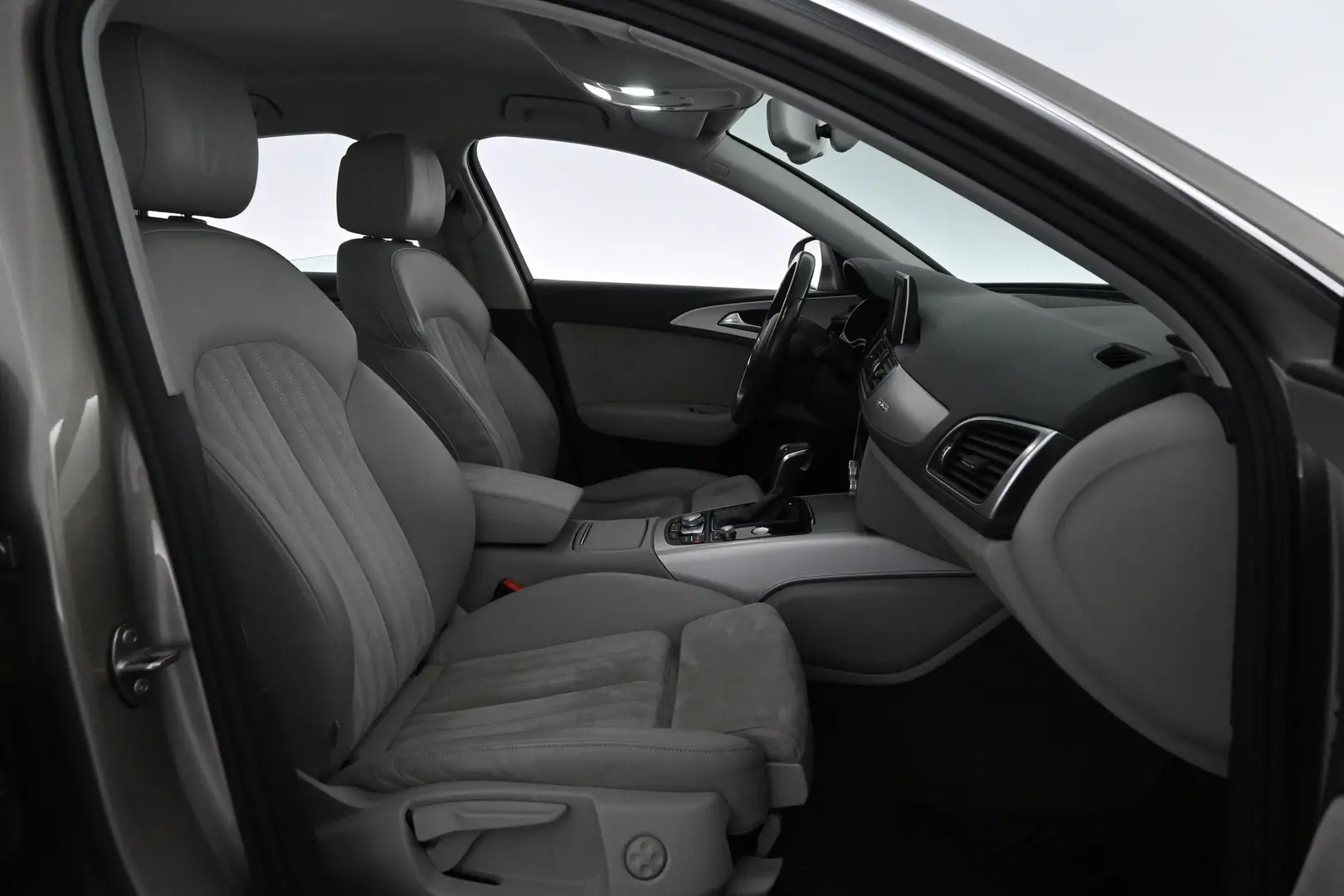 Car Image - 6V11CDQ2tbCqj8EPqGBcCs