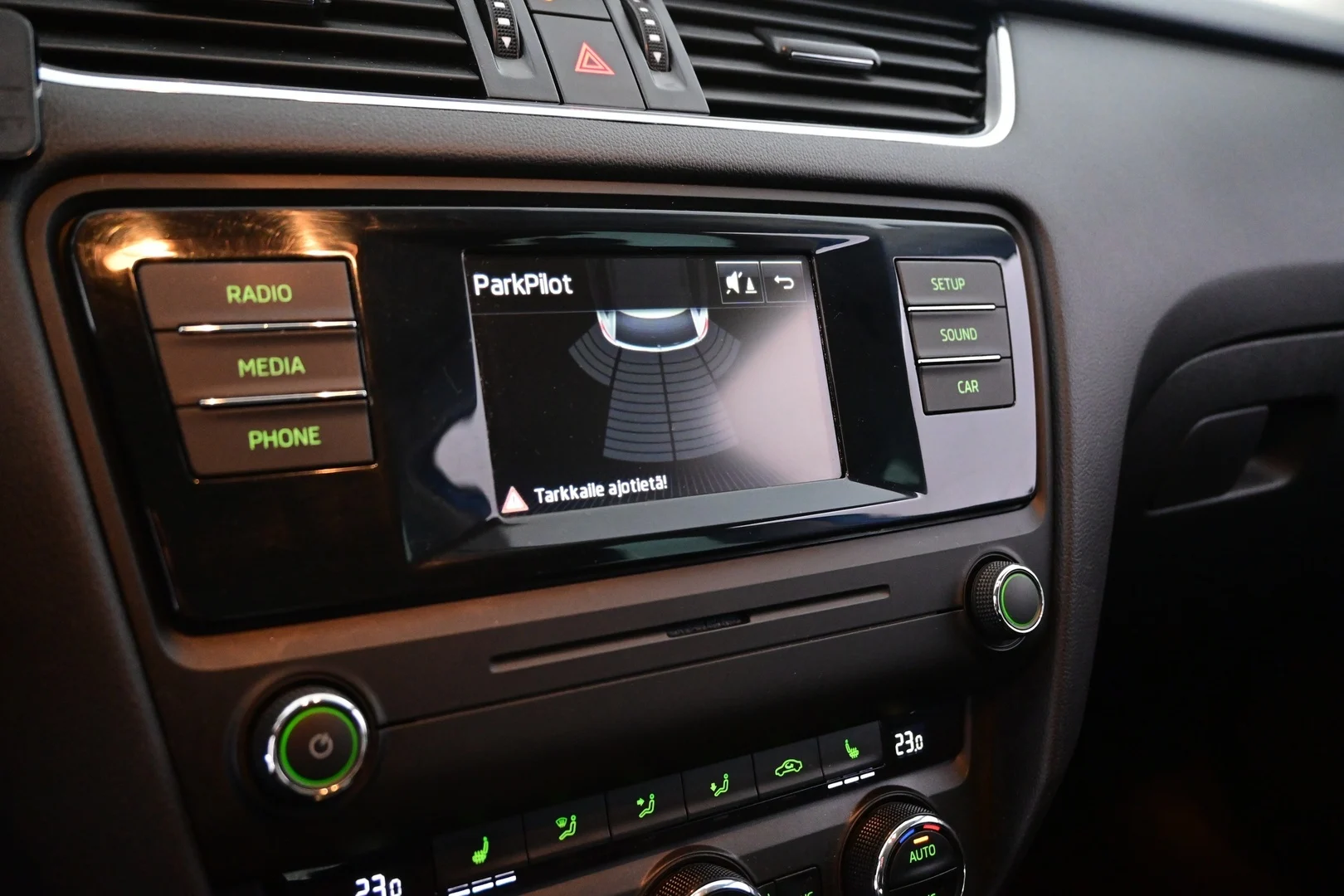 Car Image - 3AIwinkd2WthoxVbPFdHwe