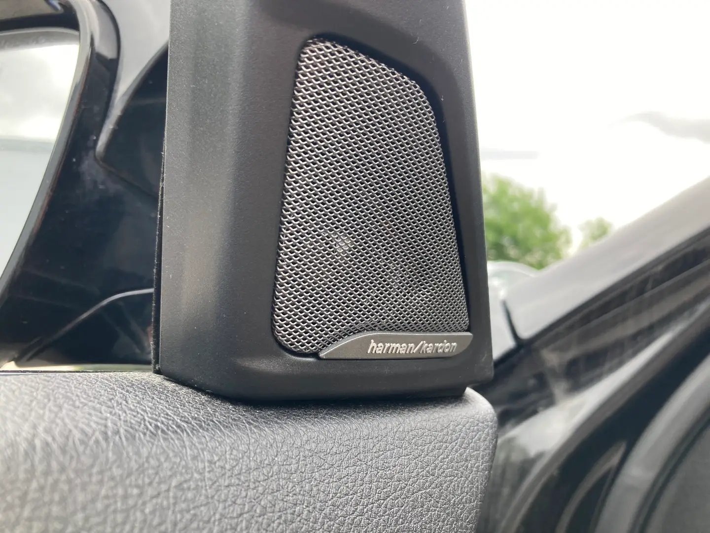 Car Image - 42PONlJEM30Qa9JNdmPWoy