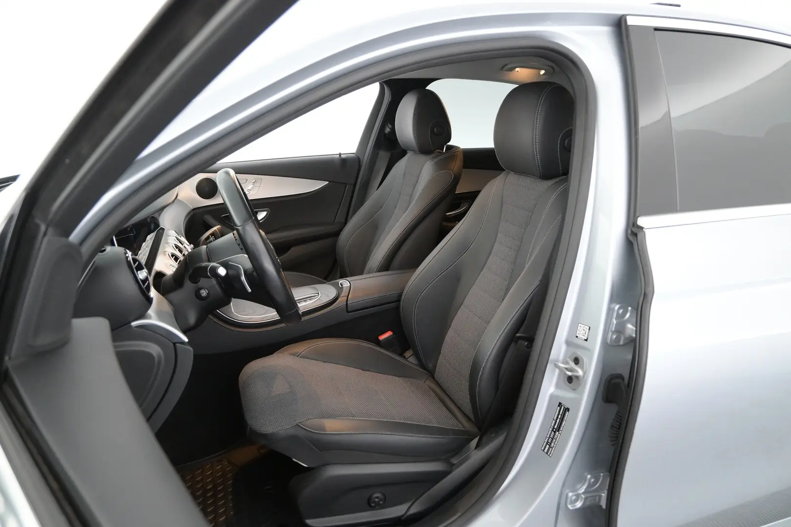 Car Image - 7t70eCS5KD9S2XgGO5uJfd