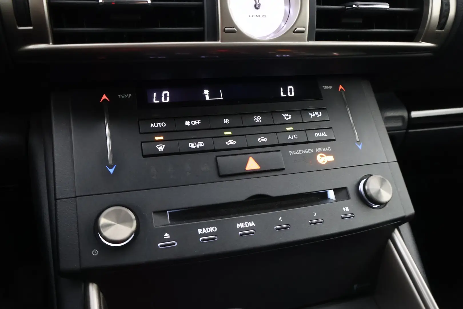 Car Image - 3rWvXhbzmb2l4UVNRs3abO