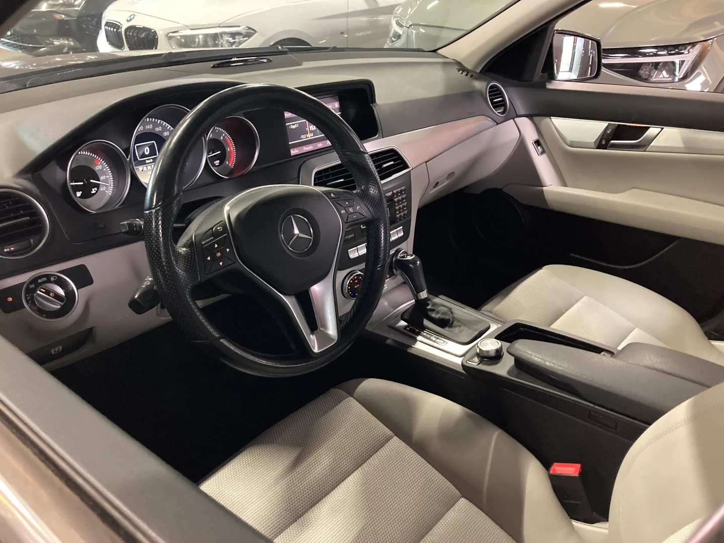 Car Image - 2JTI5dE4banl4xC4jqVwi3