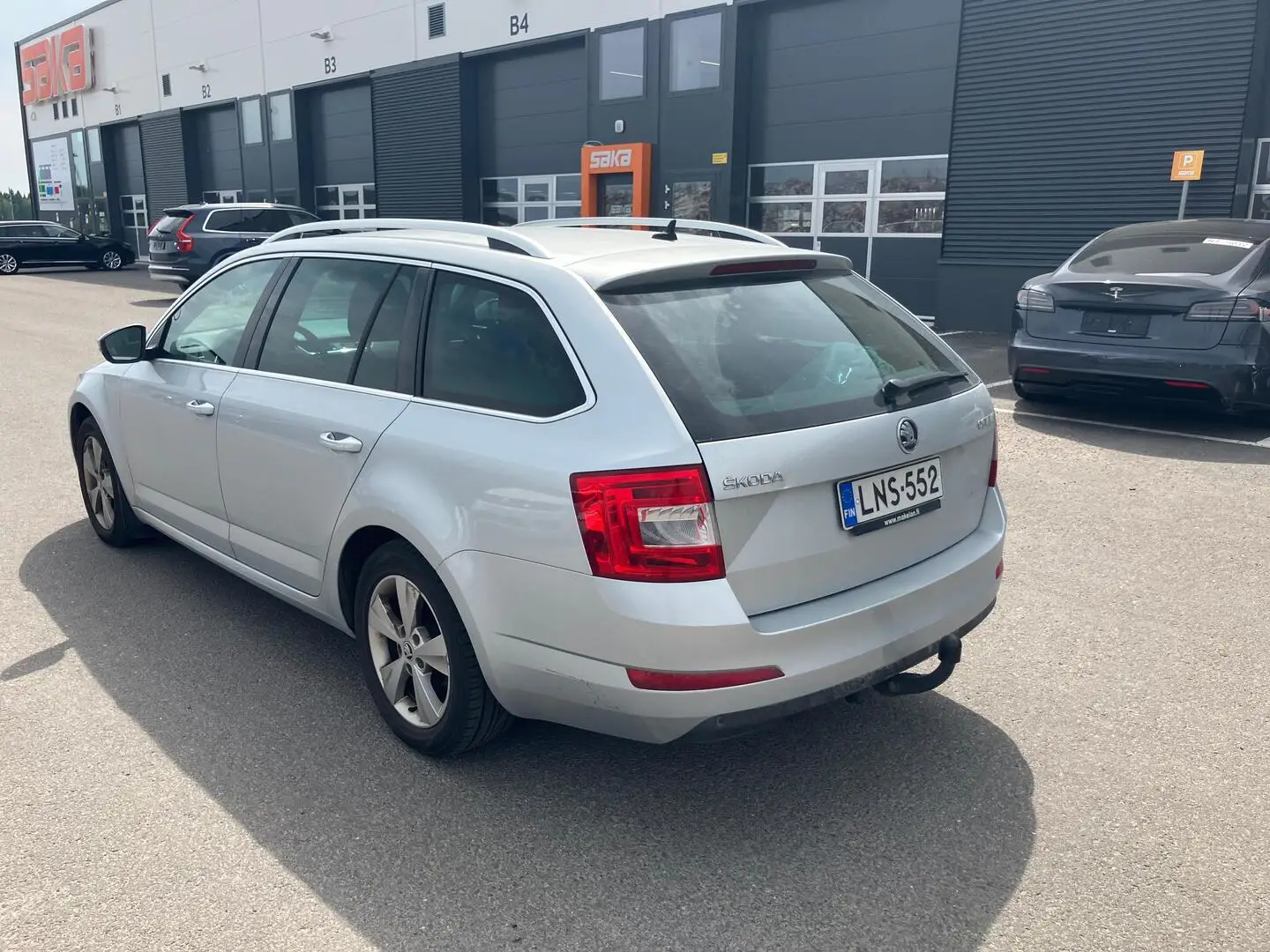 Car Image - 60JczBX9tAaHXWvP8947G3