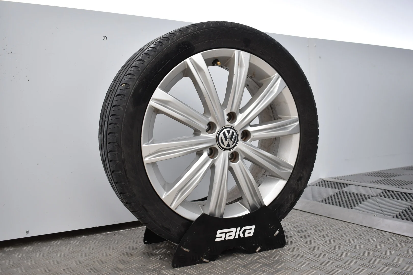 Car Image - 1G8w1YQz2k6G6XBdEaAL7t