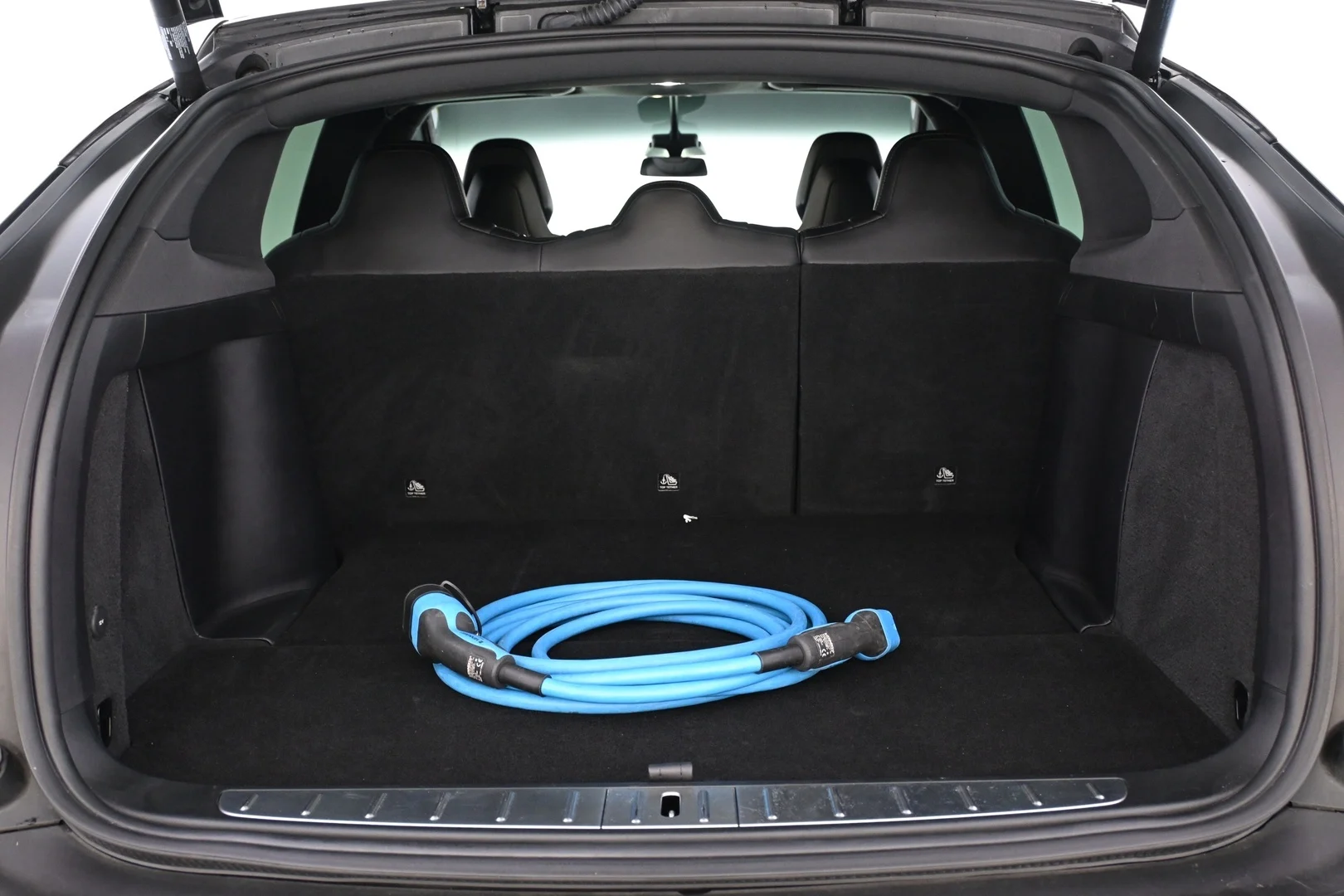Car Image - C8YqQW7VMkFXrYoxfePpu
