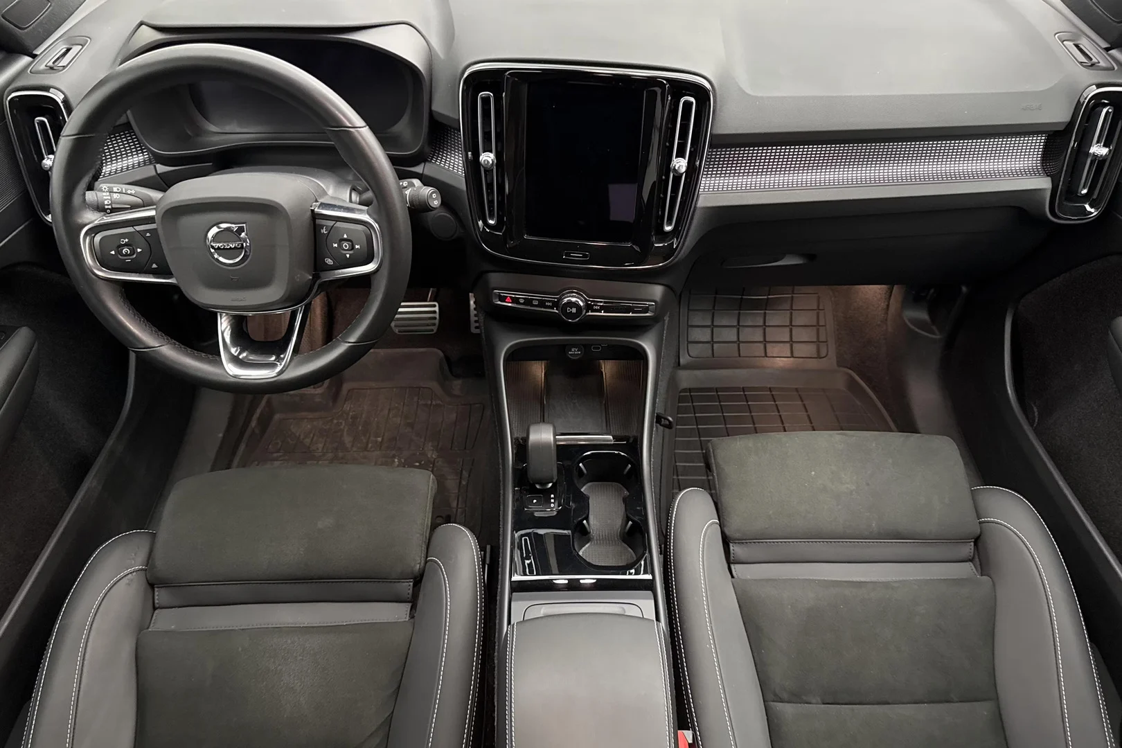 Car Image - 14m88KZLxHa5xcYIHNYz22