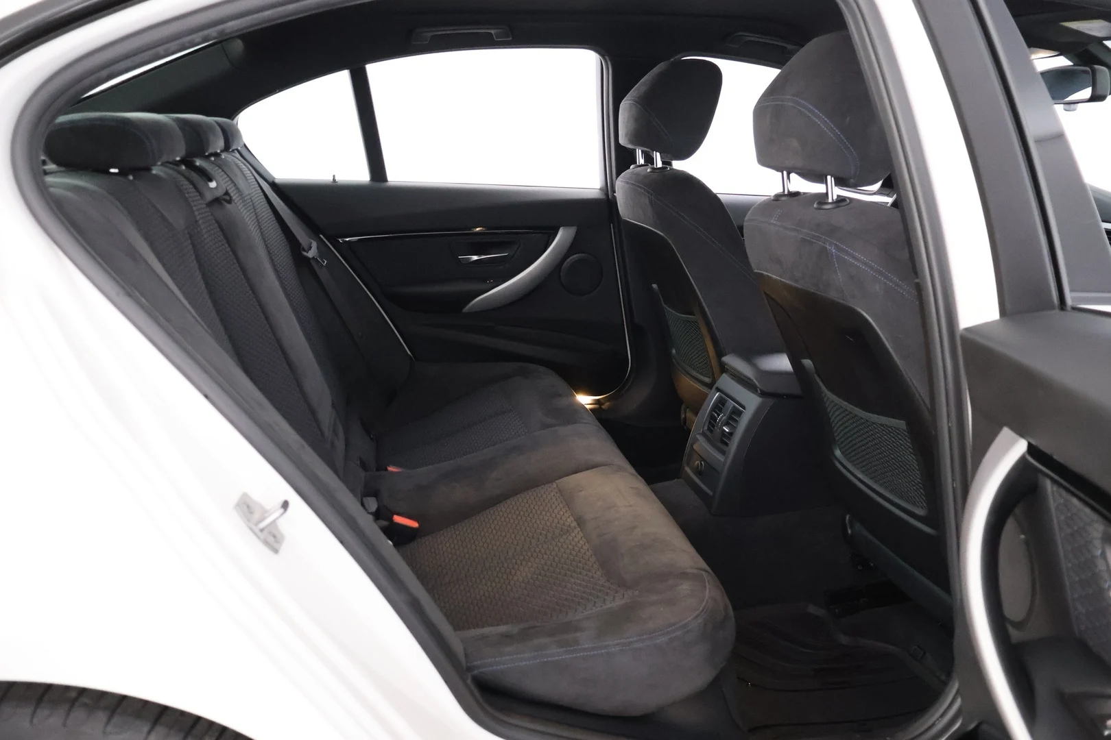 Car Image - dCIKFaSn5rqaGlC5zfkI8