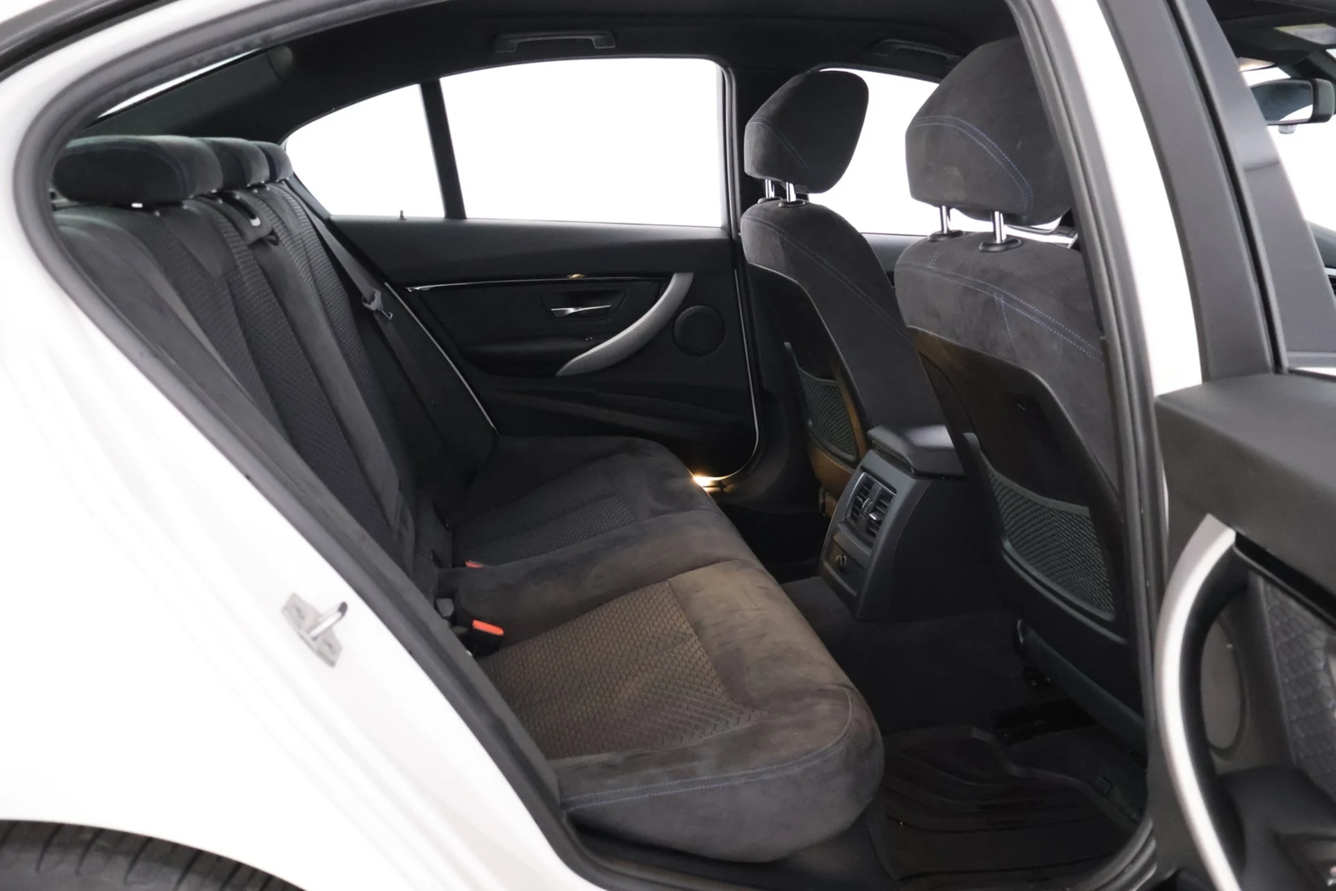 Car Image - dCIKFaSn5rqaGlC5zfkI8